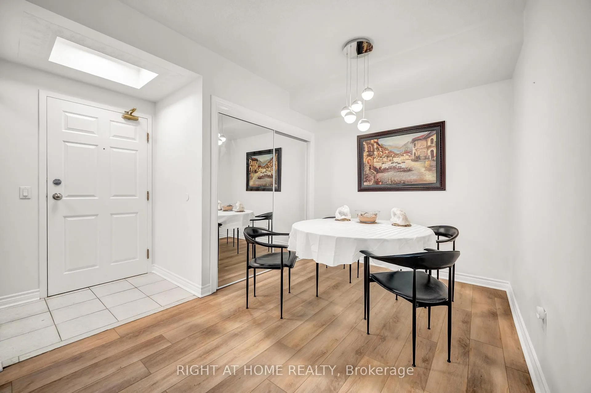Photo 9 of Unit 107A, 7398 Yonge Street, Vaughan, Crestwood-Springfarm-Yorkhill — HOMEH