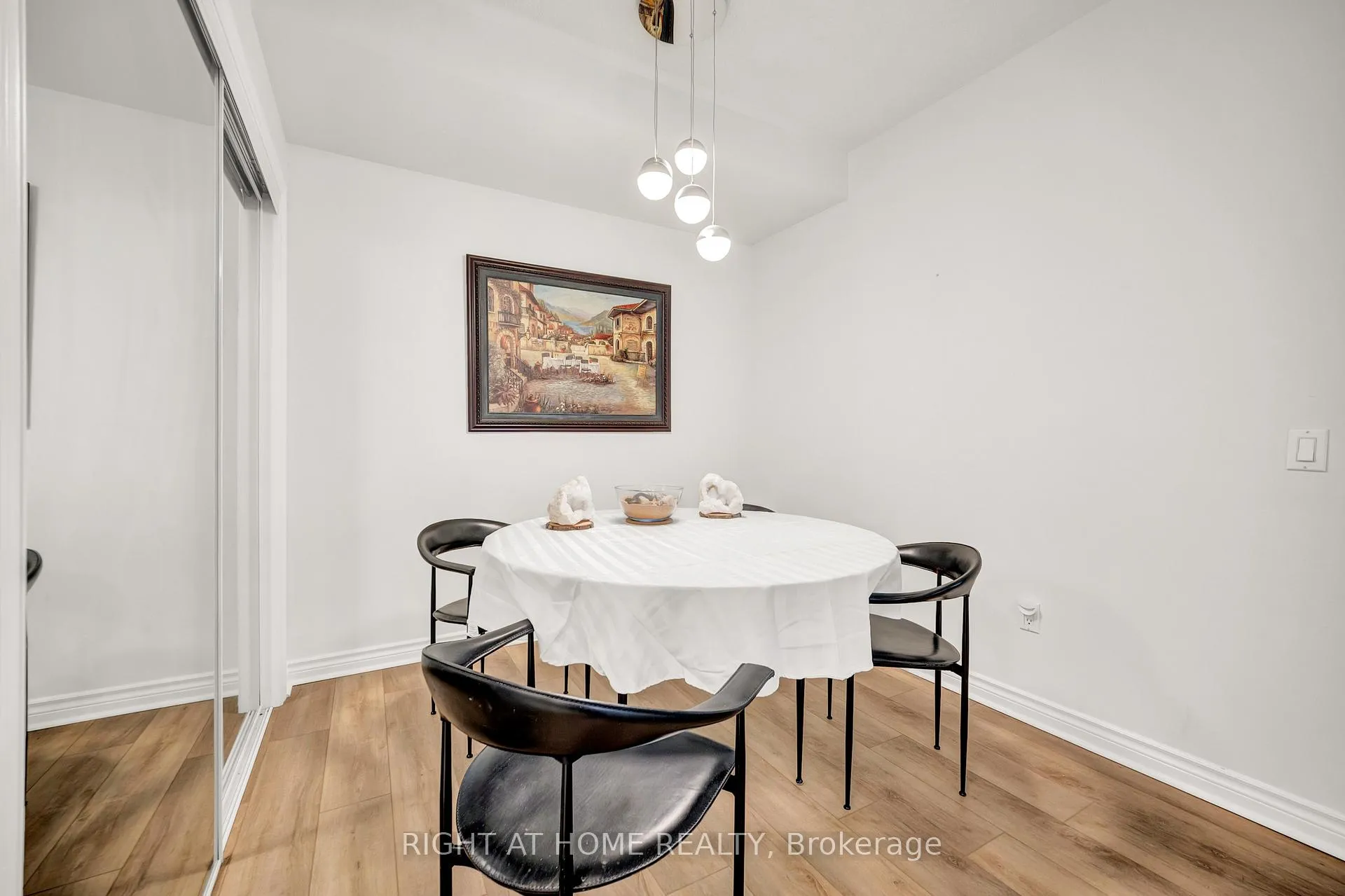 Photo 11 of Unit 107A, 7398 Yonge Street, Vaughan, Crestwood-Springfarm-Yorkhill — HOMEH