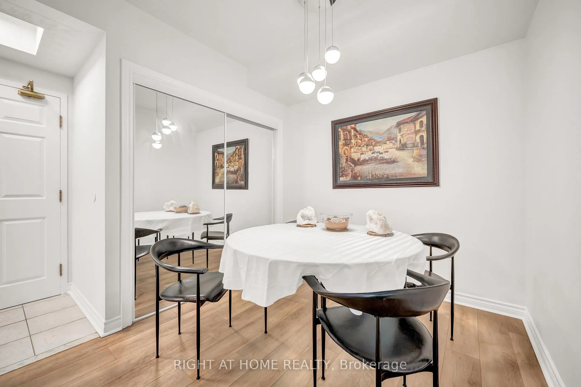 Photo 13 of Unit 107A, 7398 Yonge Street, Vaughan, Crestwood-Springfarm-Yorkhill — HOMEH