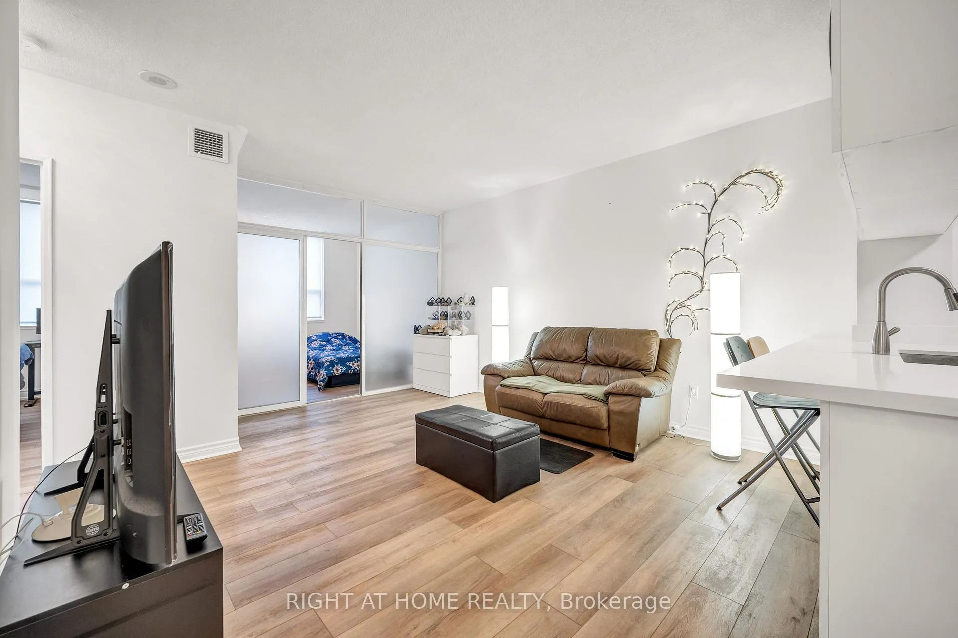 Photo 16 of Unit 107A, 7398 Yonge Street, Vaughan, Crestwood-Springfarm-Yorkhill — HOMEH