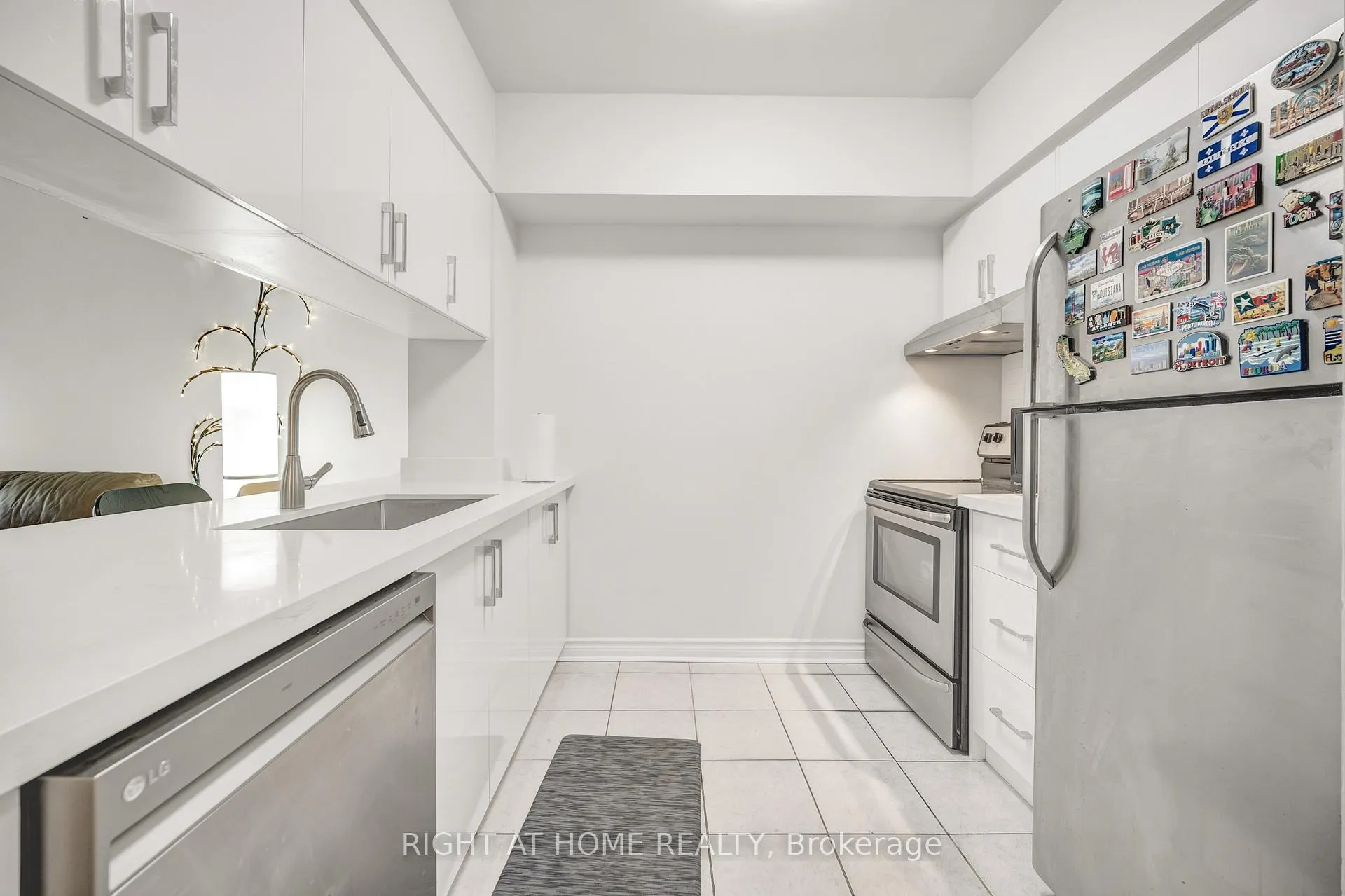 Photo 17 of Unit 107A, 7398 Yonge Street, Vaughan, Crestwood-Springfarm-Yorkhill — HOMEH