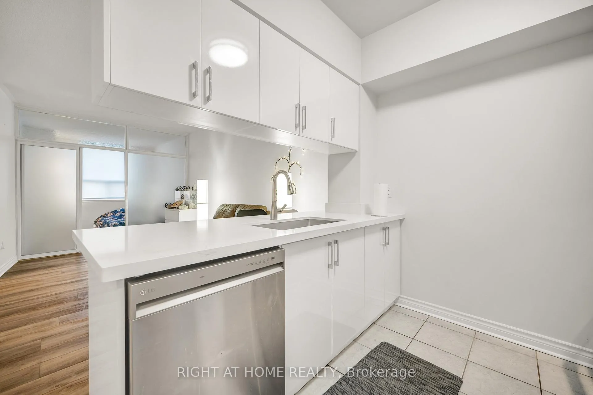 Photo 19 of Unit 107A, 7398 Yonge Street, Vaughan, Crestwood-Springfarm-Yorkhill — HOMEH