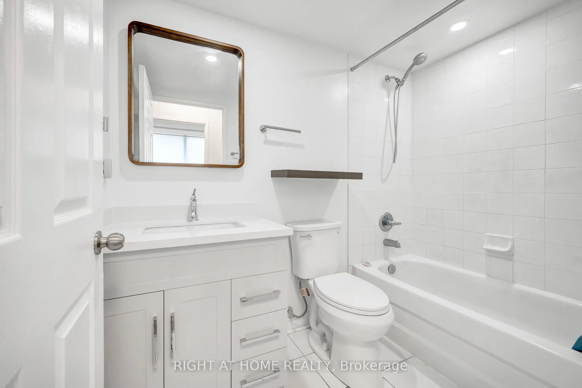 Photo 29 of Unit 107A, 7398 Yonge Street, Vaughan, Crestwood-Springfarm-Yorkhill — HOMEH
