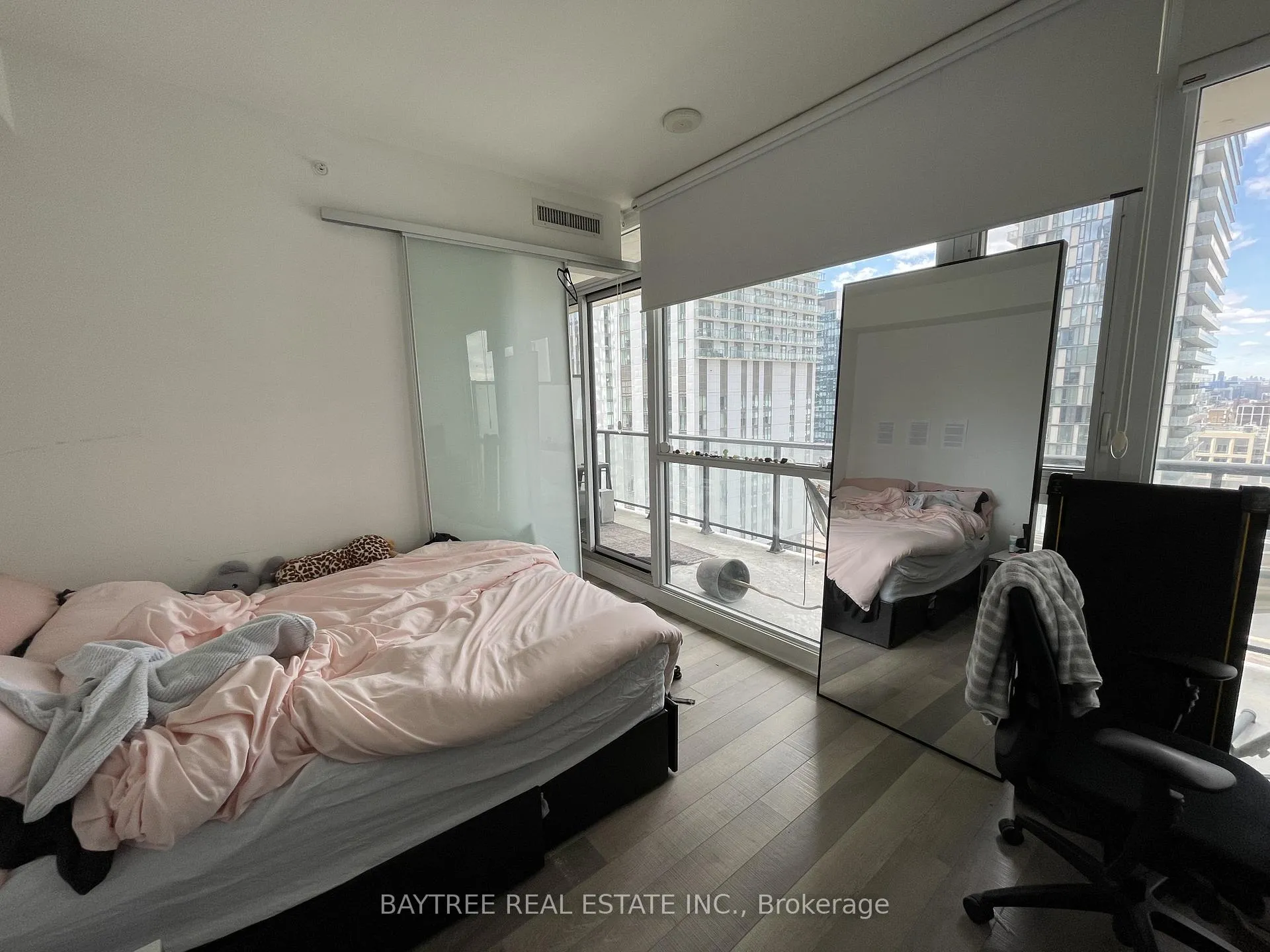 Photo 9 of Unit 2202, 290 Adelaide Street, Toronto, Waterfront Communities — HOMEH