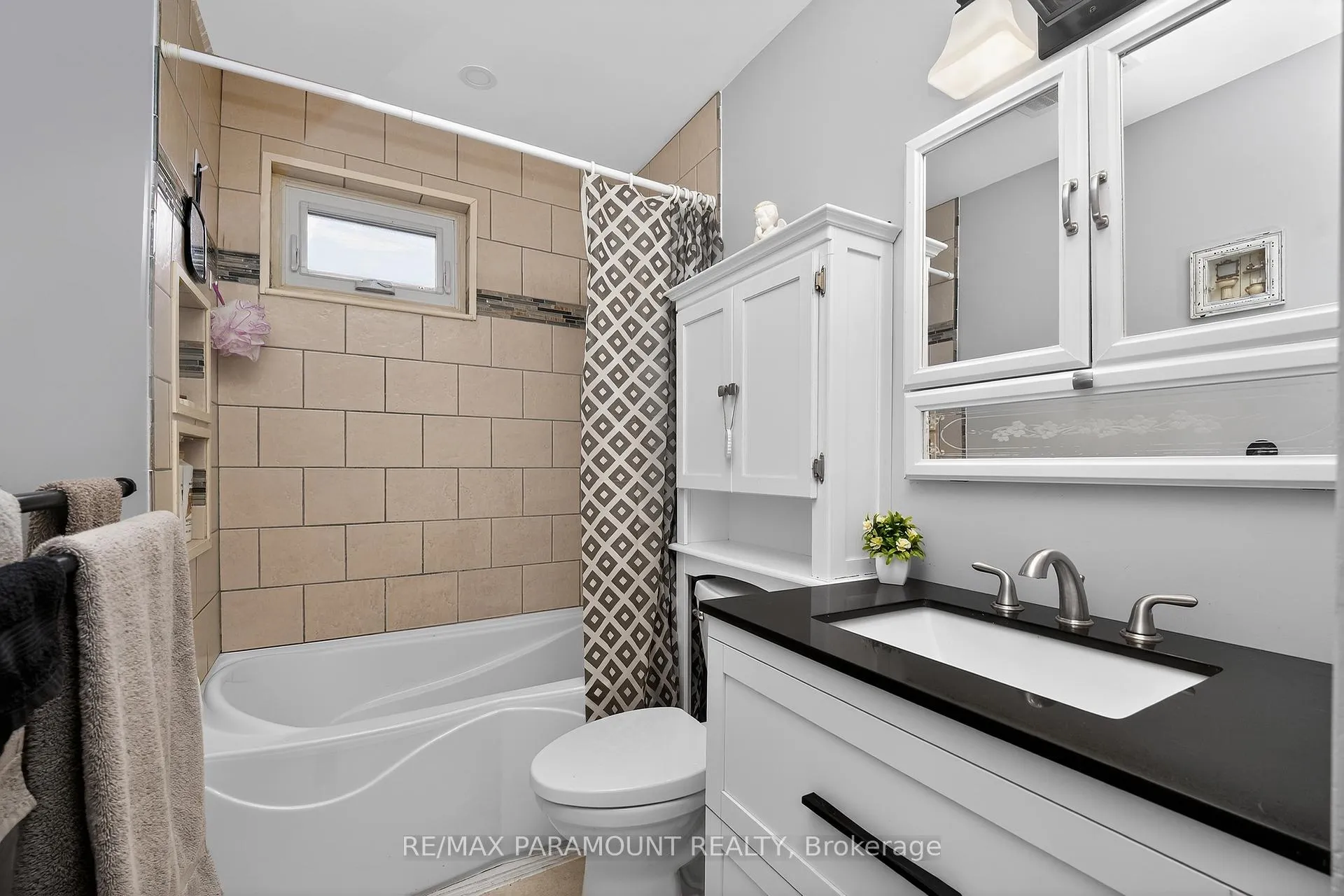 Photo 25 of 202 Archdekin Drive, Brampton, Madoc — HOMEH