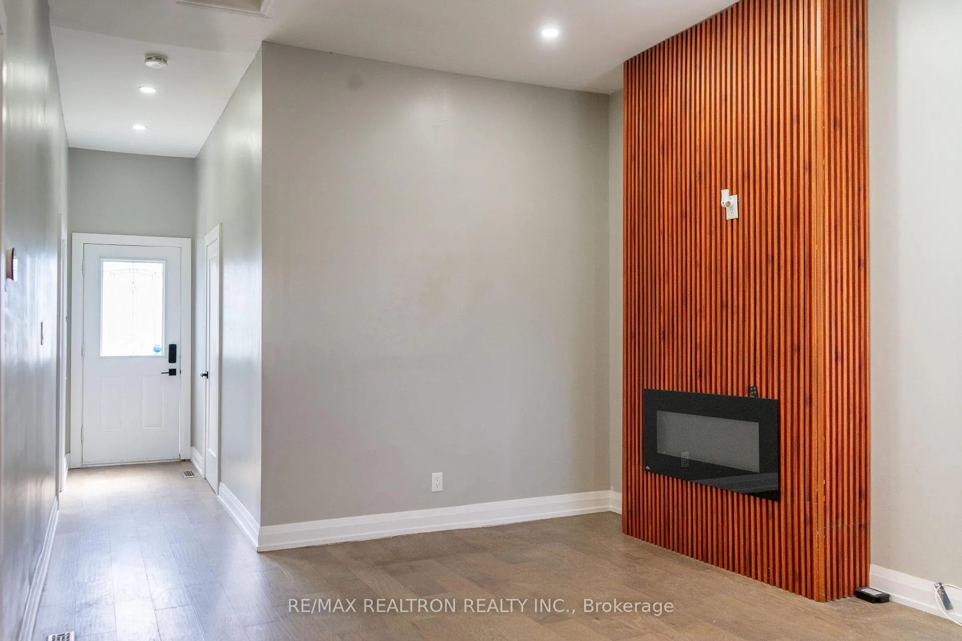 Photo 2 of 97 Emerald Street N, Hamilton, Landsdale — HOMEH