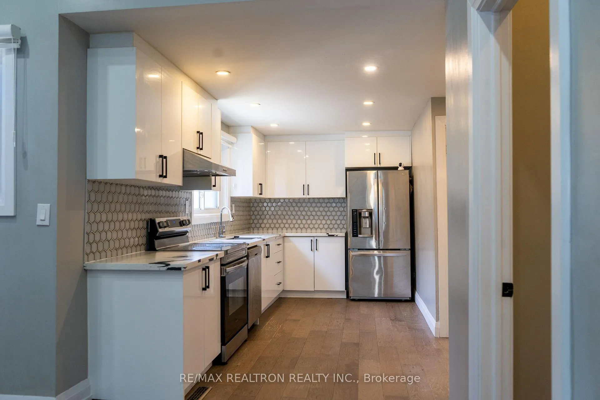 Photo 4 of 97 Emerald Street N, Hamilton, Landsdale — HOMEH