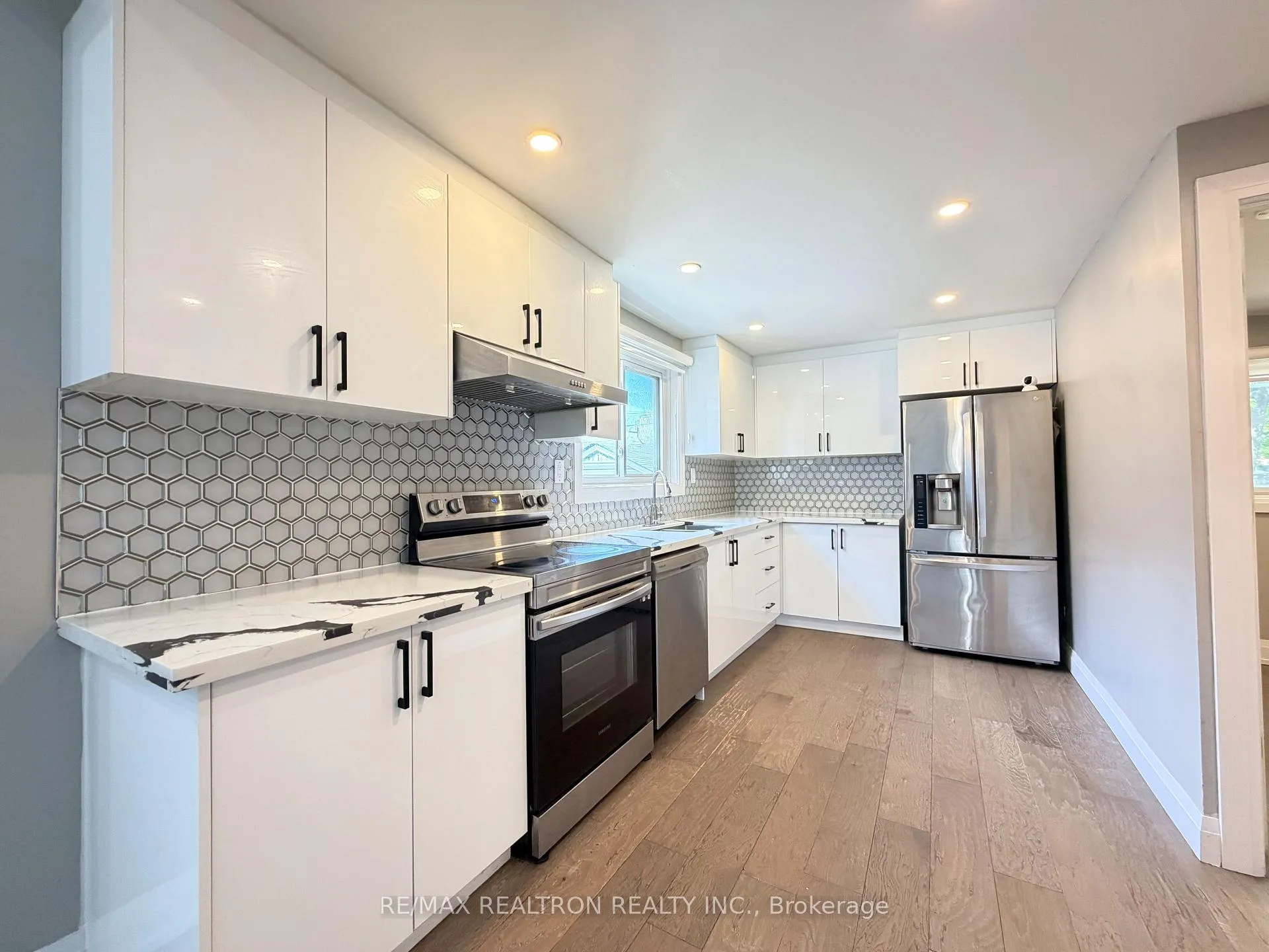 Photo 8 of 97 Emerald Street N, Hamilton, Landsdale — HOMEH