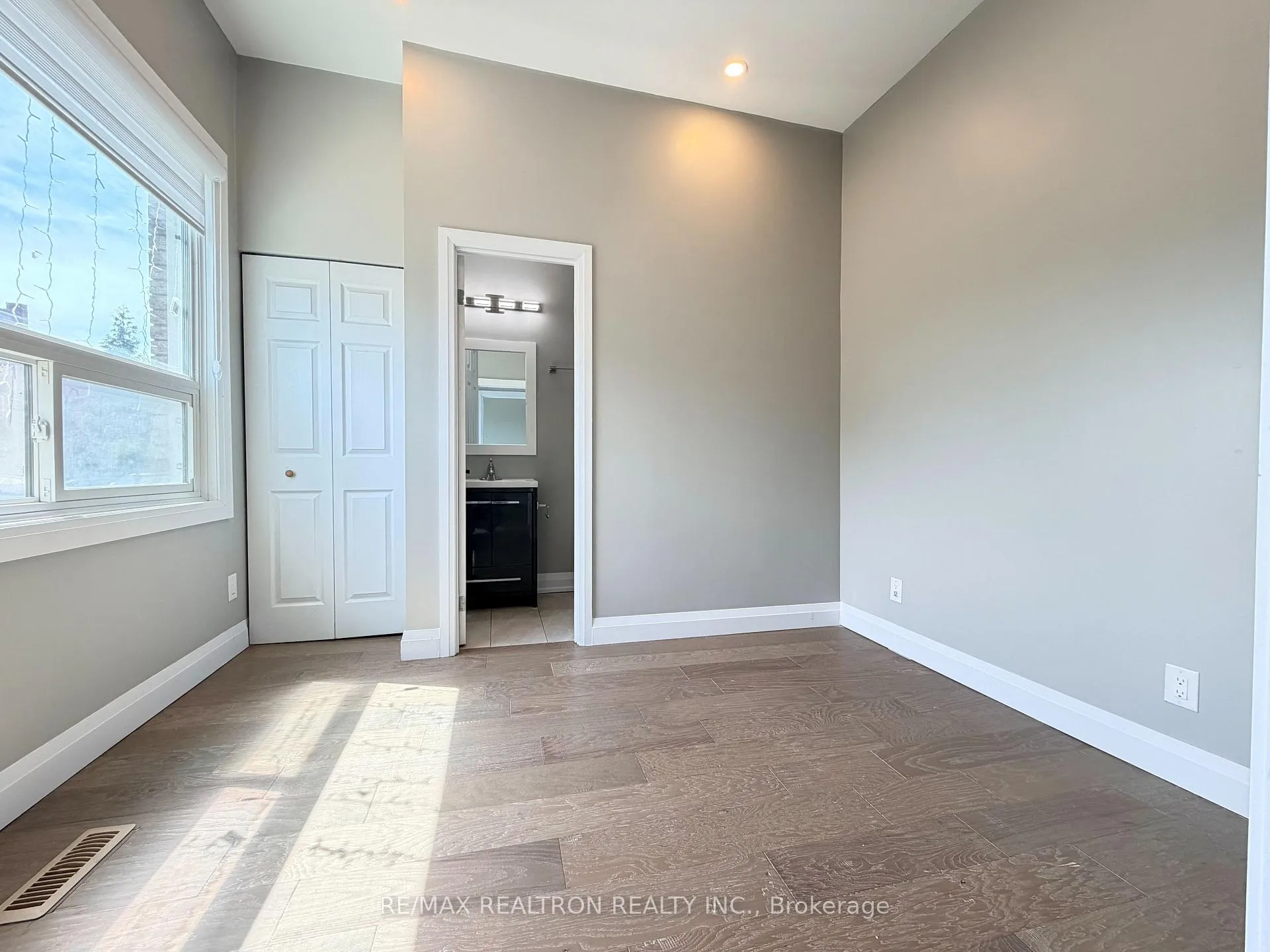Photo 9 of 97 Emerald Street N, Hamilton, Landsdale — HOMEH