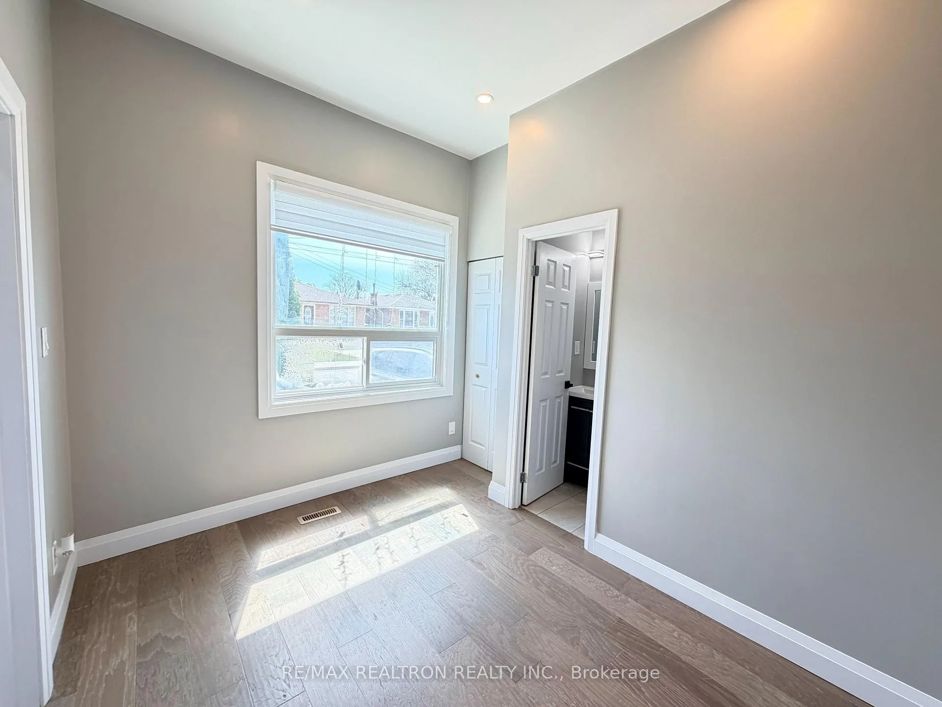 Photo 10 of 97 Emerald Street N, Hamilton, Landsdale — HOMEH