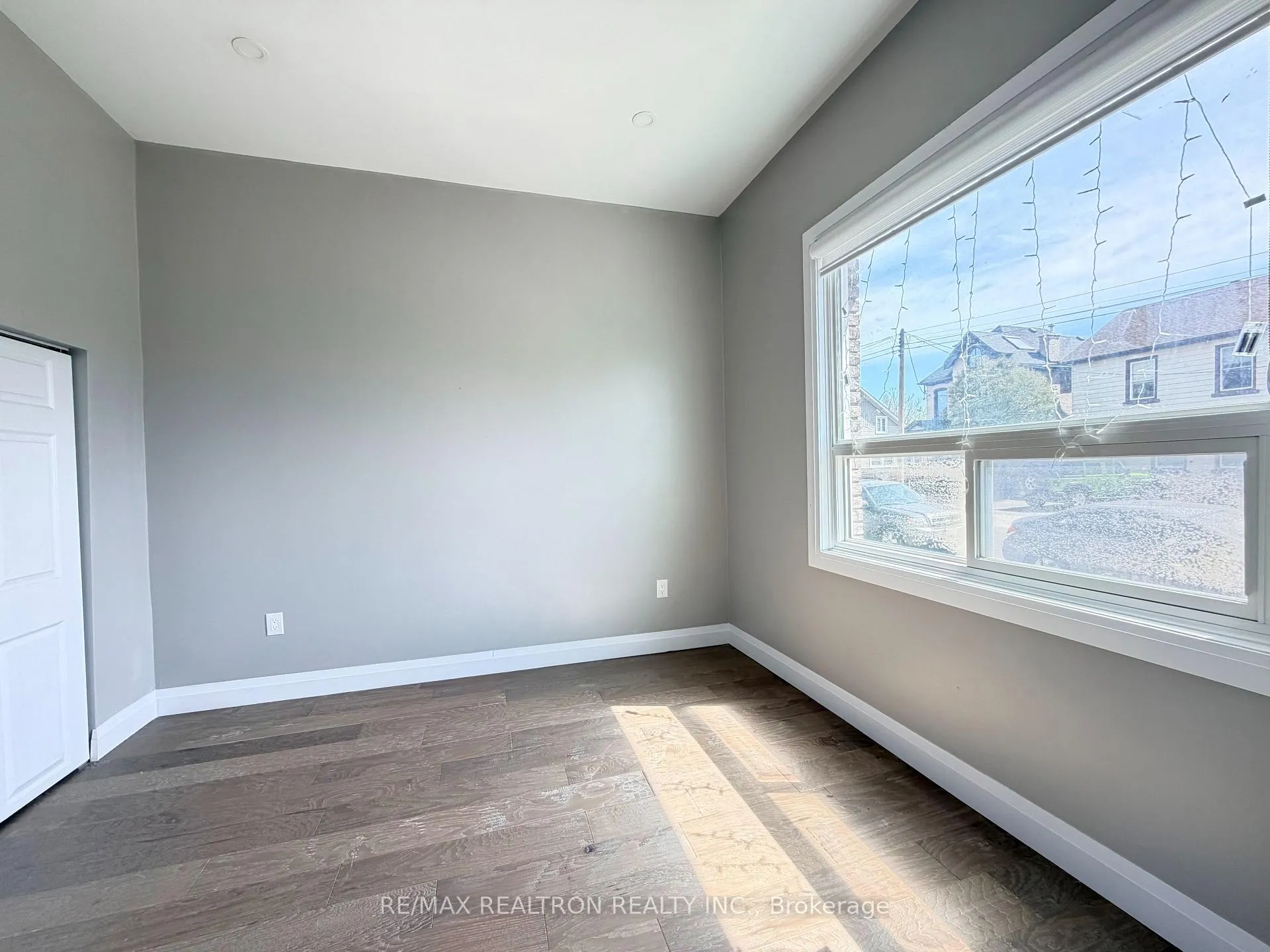 Photo 11 of 97 Emerald Street N, Hamilton, Landsdale — HOMEH