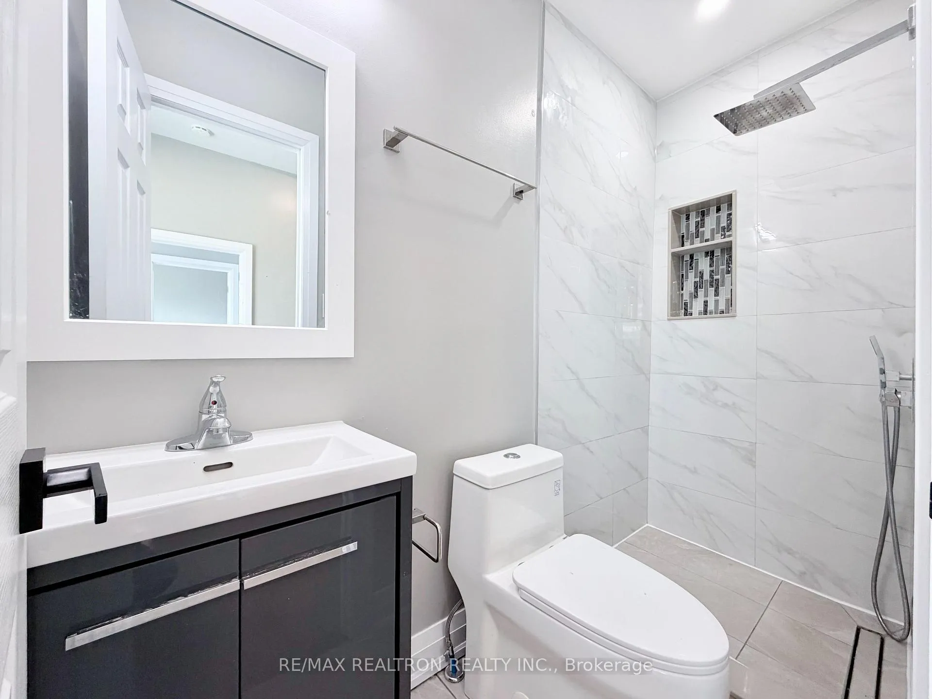 Photo 12 of 97 Emerald Street N, Hamilton, Landsdale — HOMEH