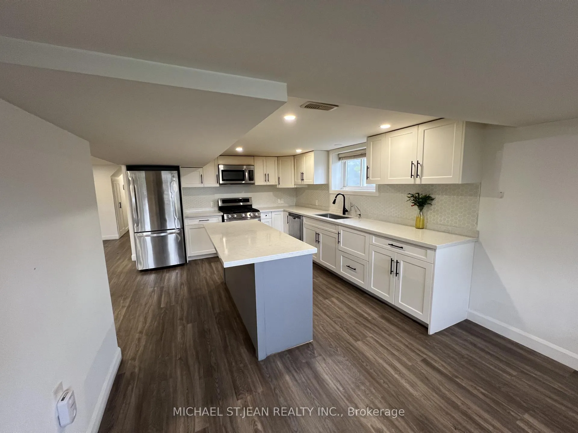 Photo 2 of Unit Lower, 176 Queensdale Avenue E, Hamilton, Centremount — HOMEH