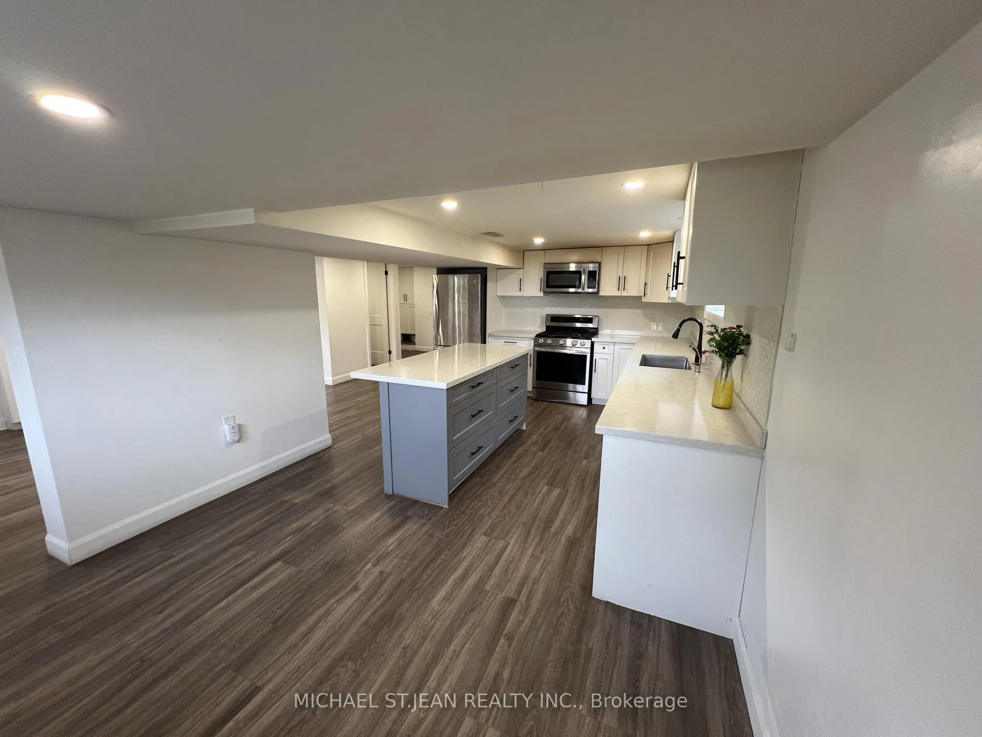 Photo 3 of Unit Lower, 176 Queensdale Avenue E, Hamilton, Centremount — HOMEH