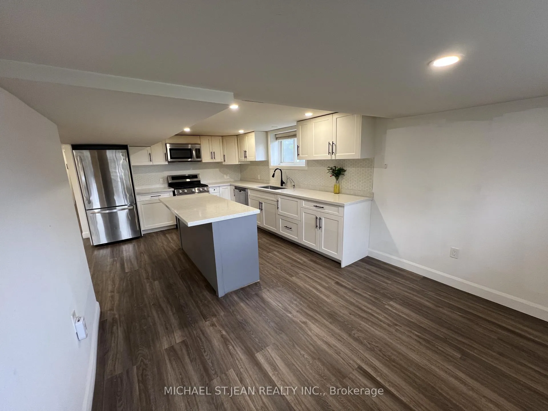 Photo 4 of Unit Lower, 176 Queensdale Avenue E, Hamilton, Centremount — HOMEH