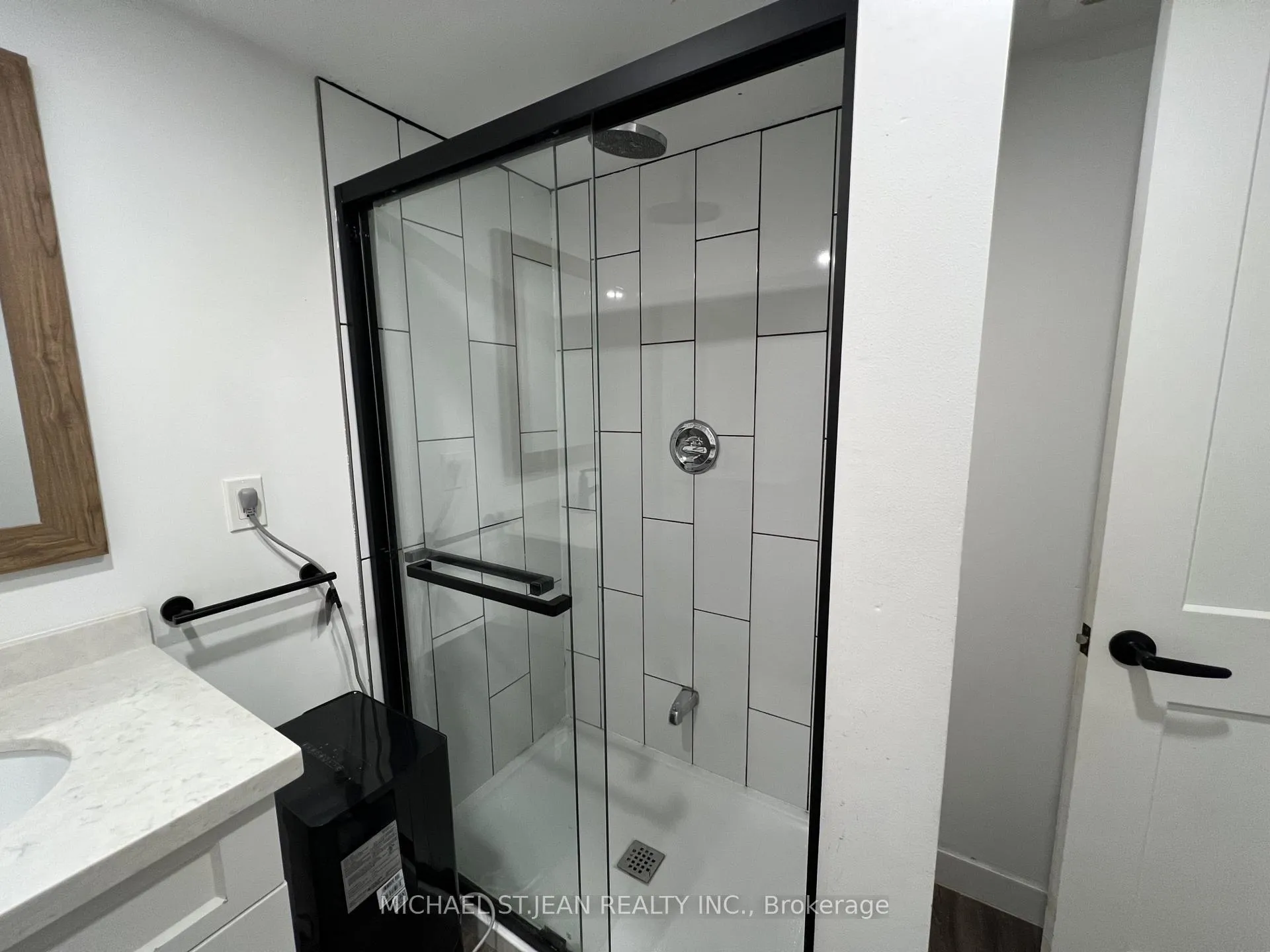 Photo 12 of Unit Lower, 176 Queensdale Avenue E, Hamilton, Centremount — HOMEH
