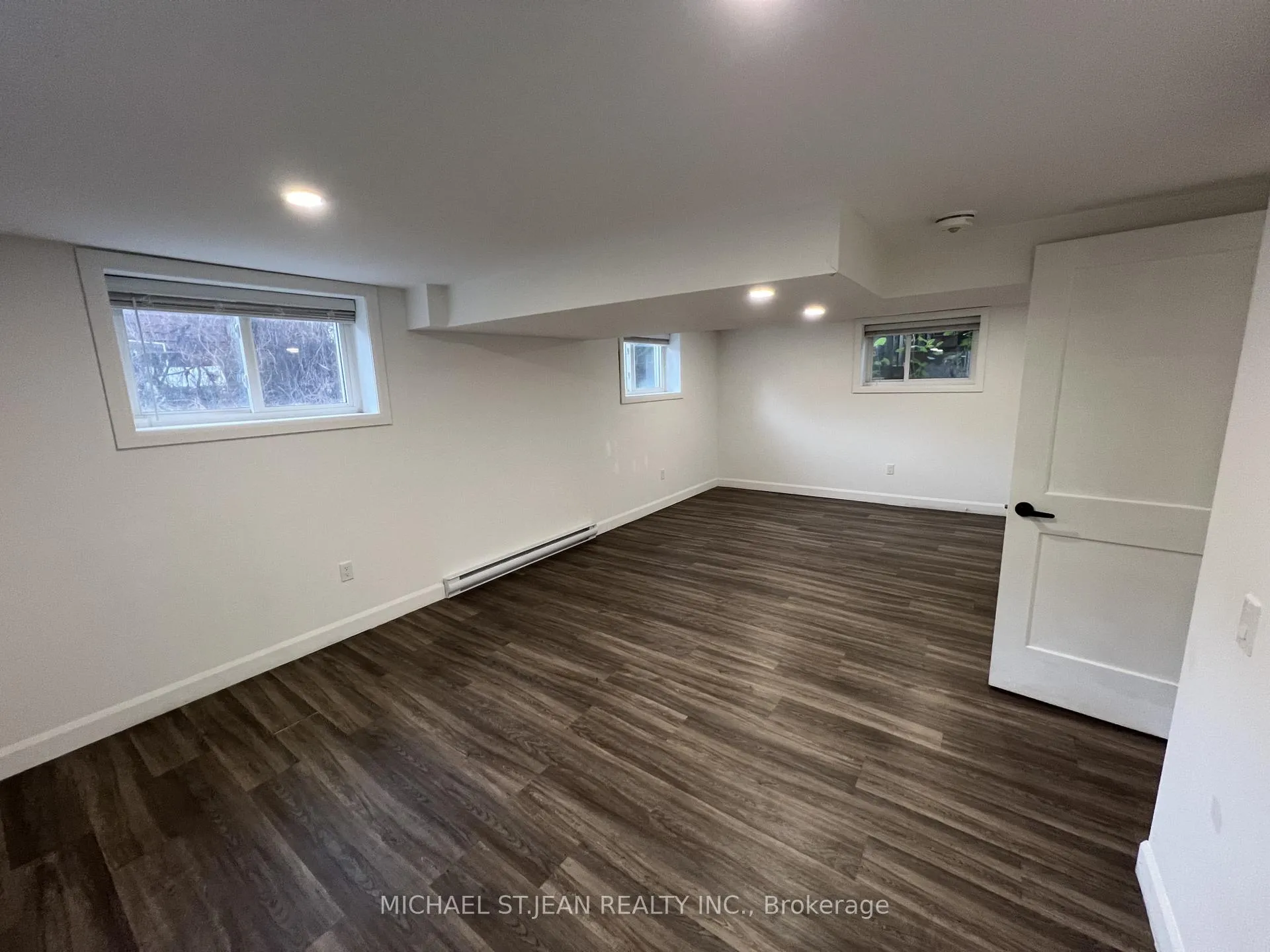 Photo 14 of Unit Lower, 176 Queensdale Avenue E, Hamilton, Centremount — HOMEH