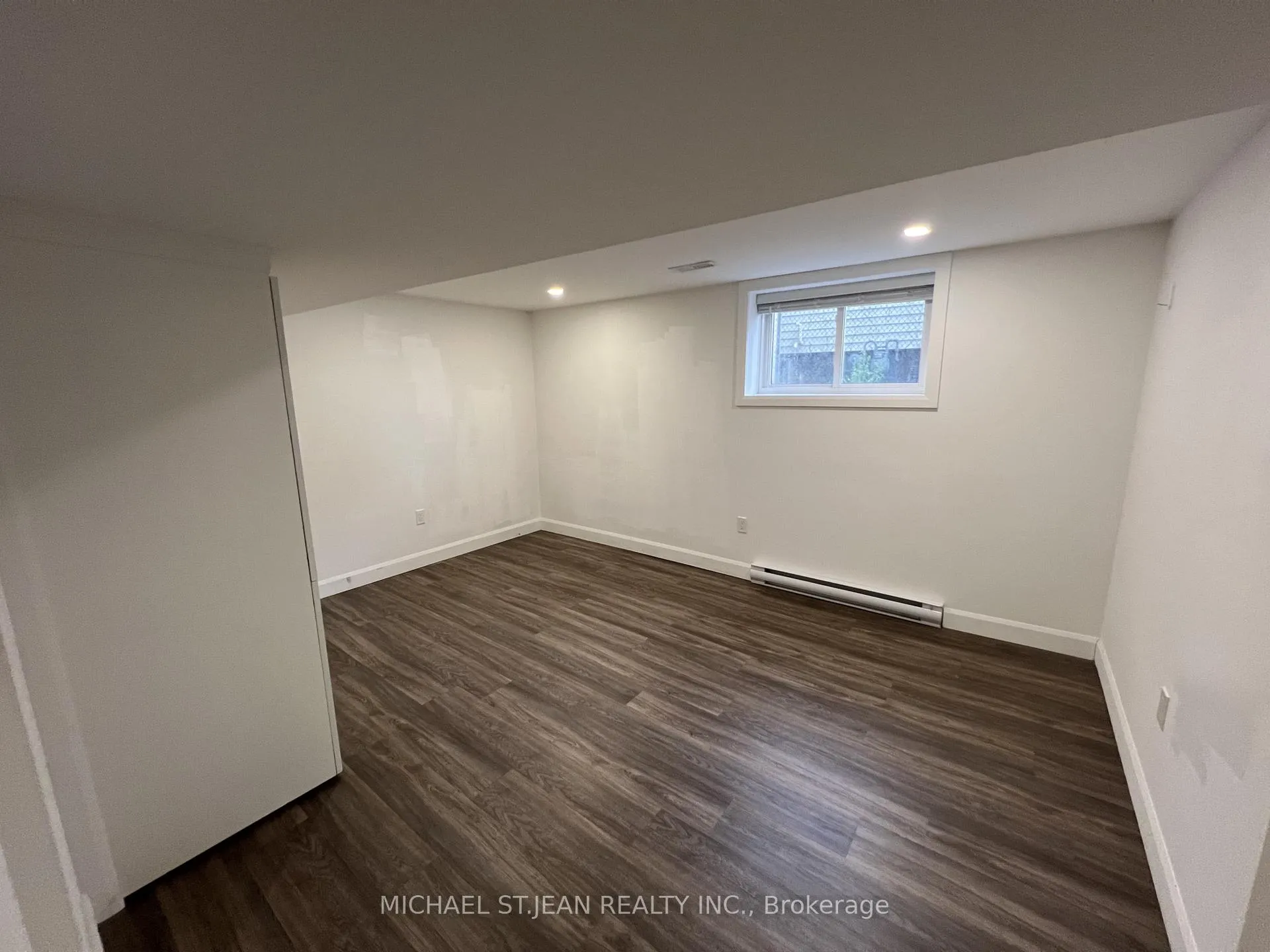 Photo 17 of Unit Lower, 176 Queensdale Avenue E, Hamilton, Centremount — HOMEH