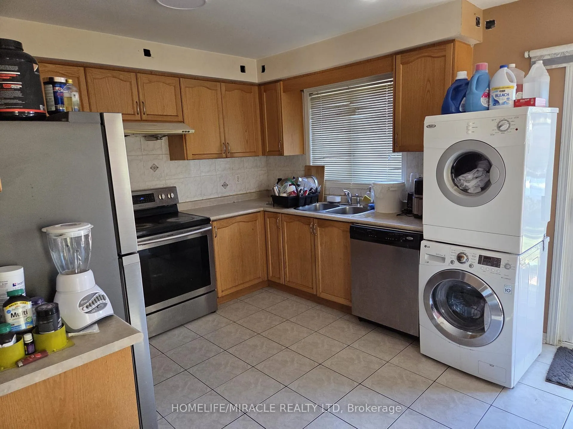 Photo 5 of 62 Skylar Circle, Brampton, Bram East — HOMEH