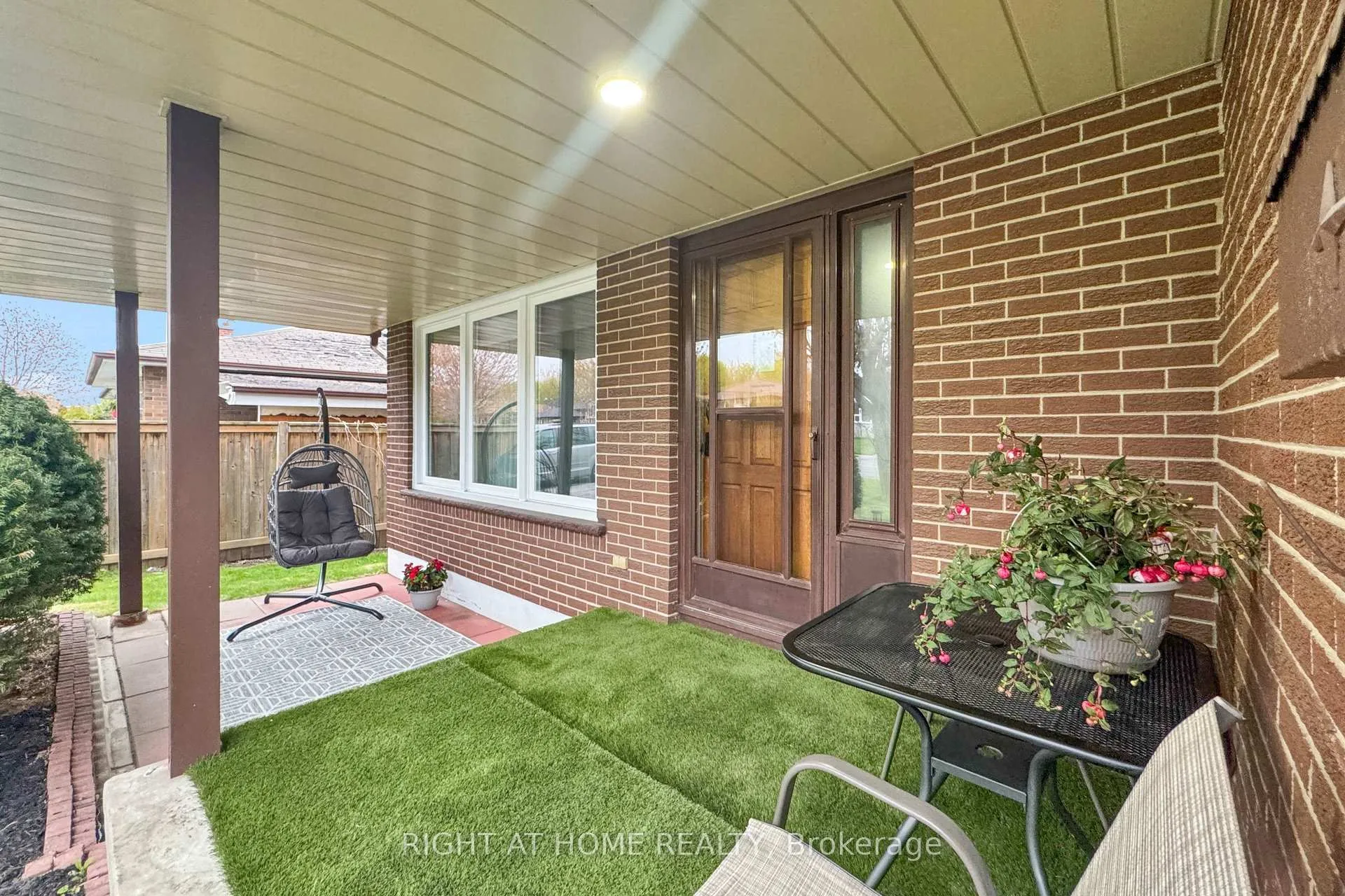 Photo 4 of 343 Fairlawn Street, Oshawa, McLaughlin — HOMEH