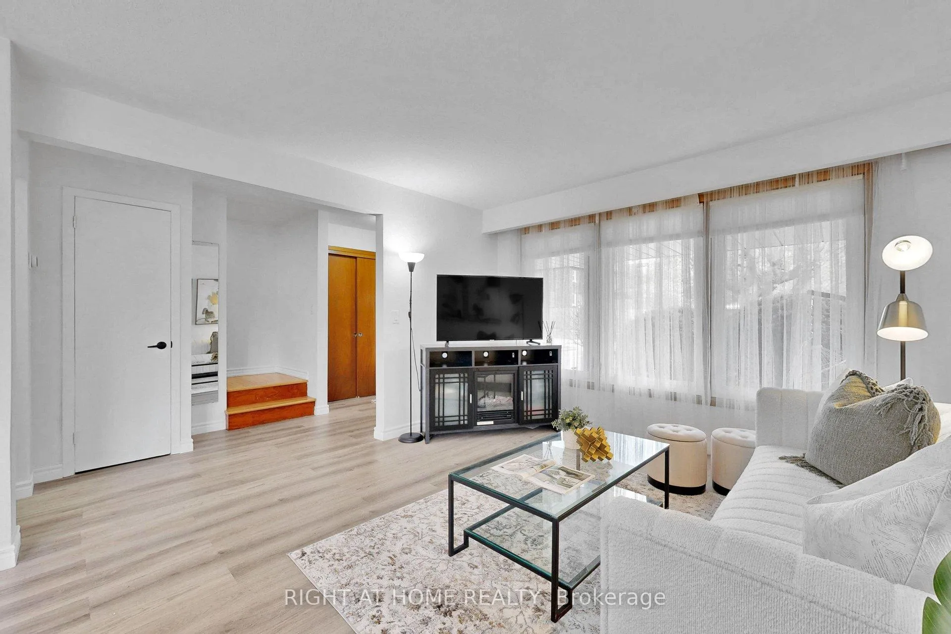 Photo 5 of 343 Fairlawn Street, Oshawa, McLaughlin — HOMEH