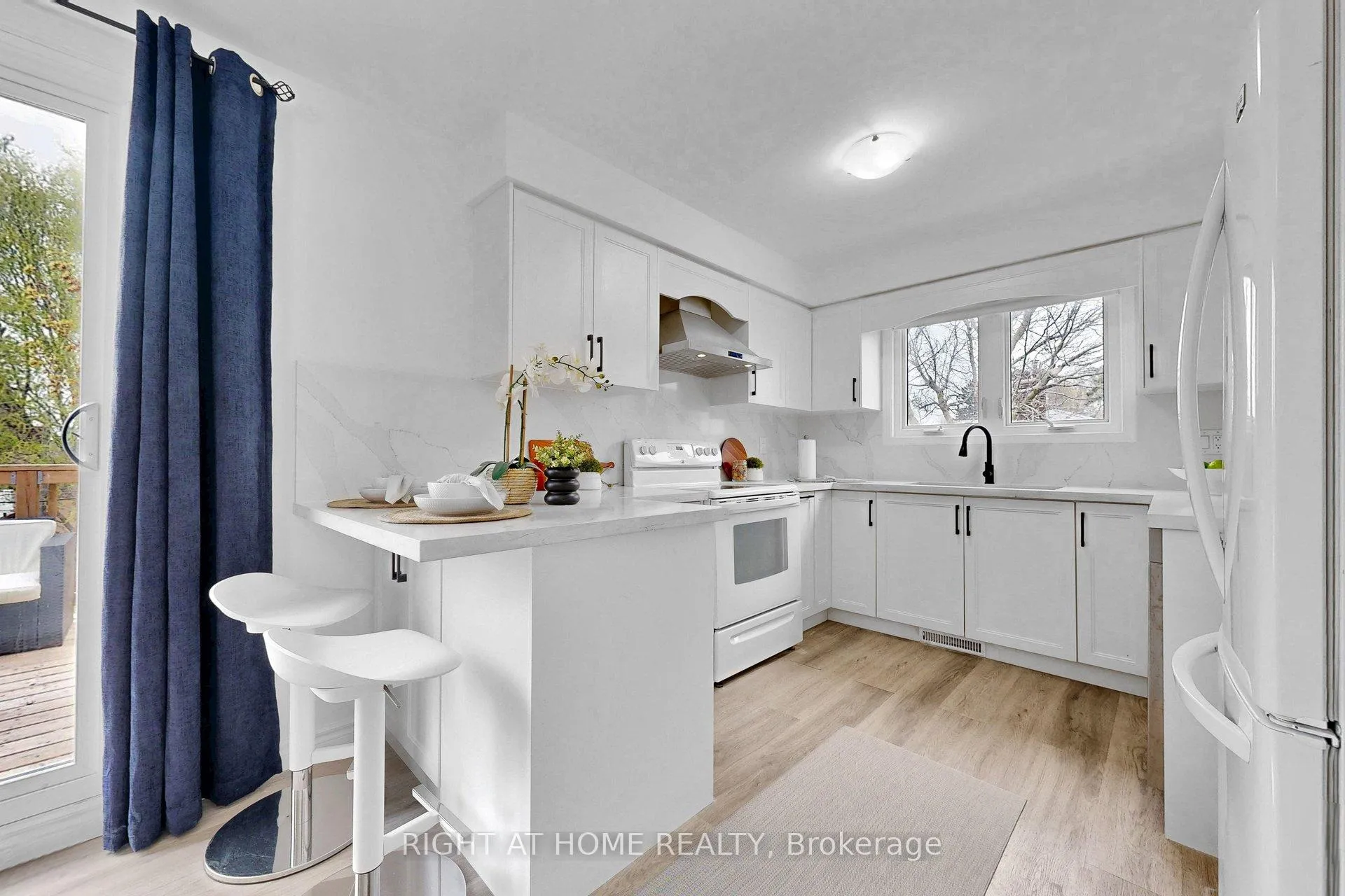 Photo 10 of 343 Fairlawn Street, Oshawa, McLaughlin — HOMEH