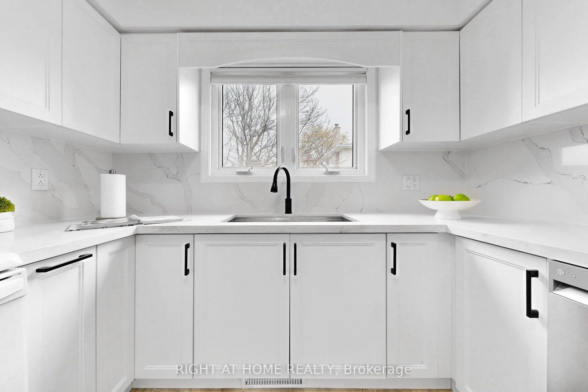 Photo 13 of 343 Fairlawn Street, Oshawa, McLaughlin — HOMEH