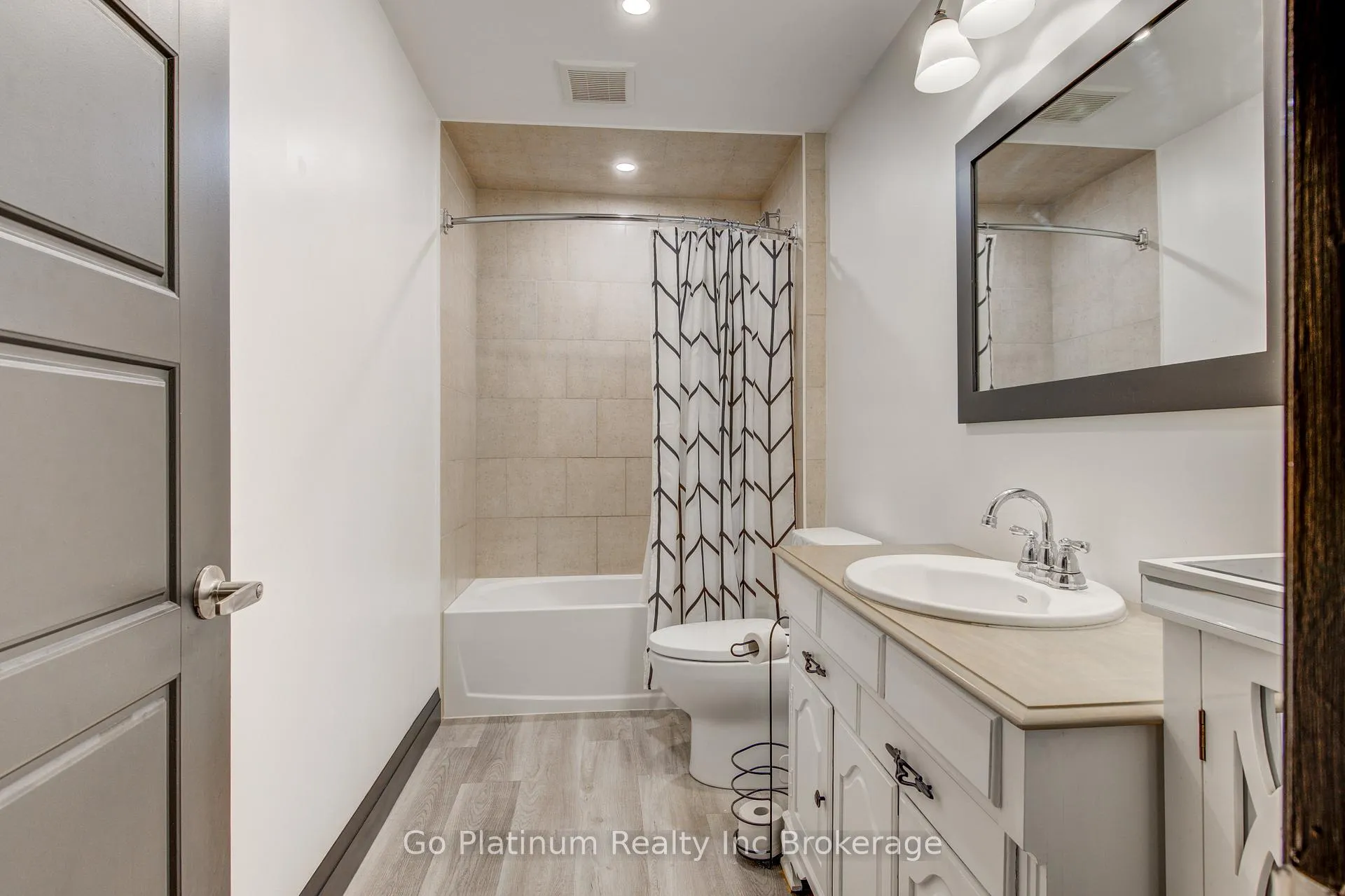 Photo 23 of 430 Main Street E, Norwich, Springford — HOMEH