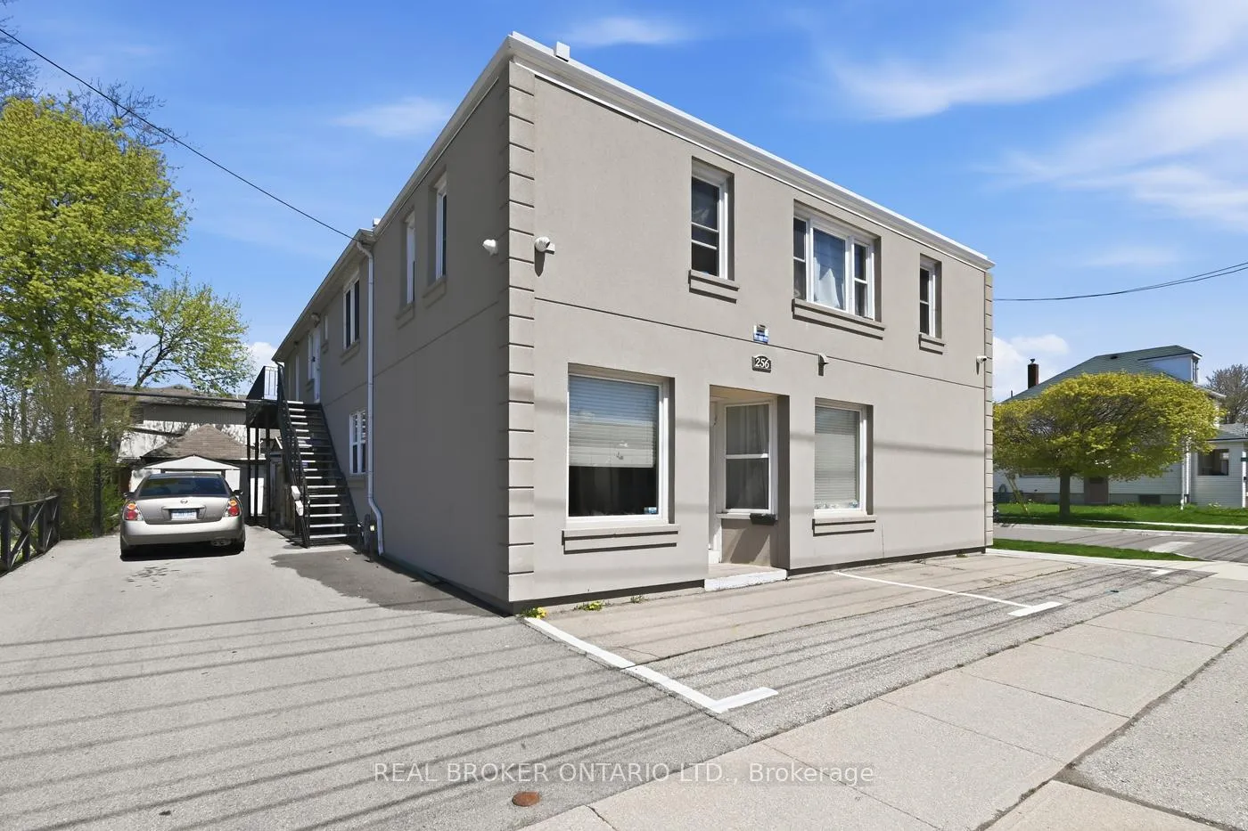 Photo 1 of 256 Lincoln Street, Welland, Welland Downtown — HOMEH