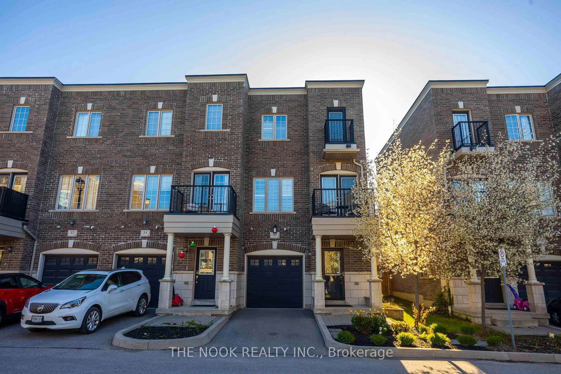 Photo 2 of 36 Ferris Square, Clarington, Courtice — HOMEH