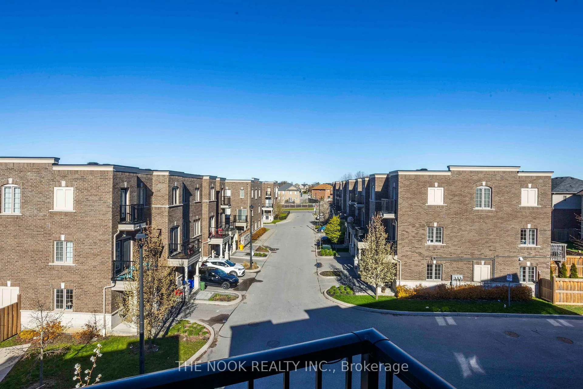 Photo 4 of 36 Ferris Square, Clarington, Courtice — HOMEH