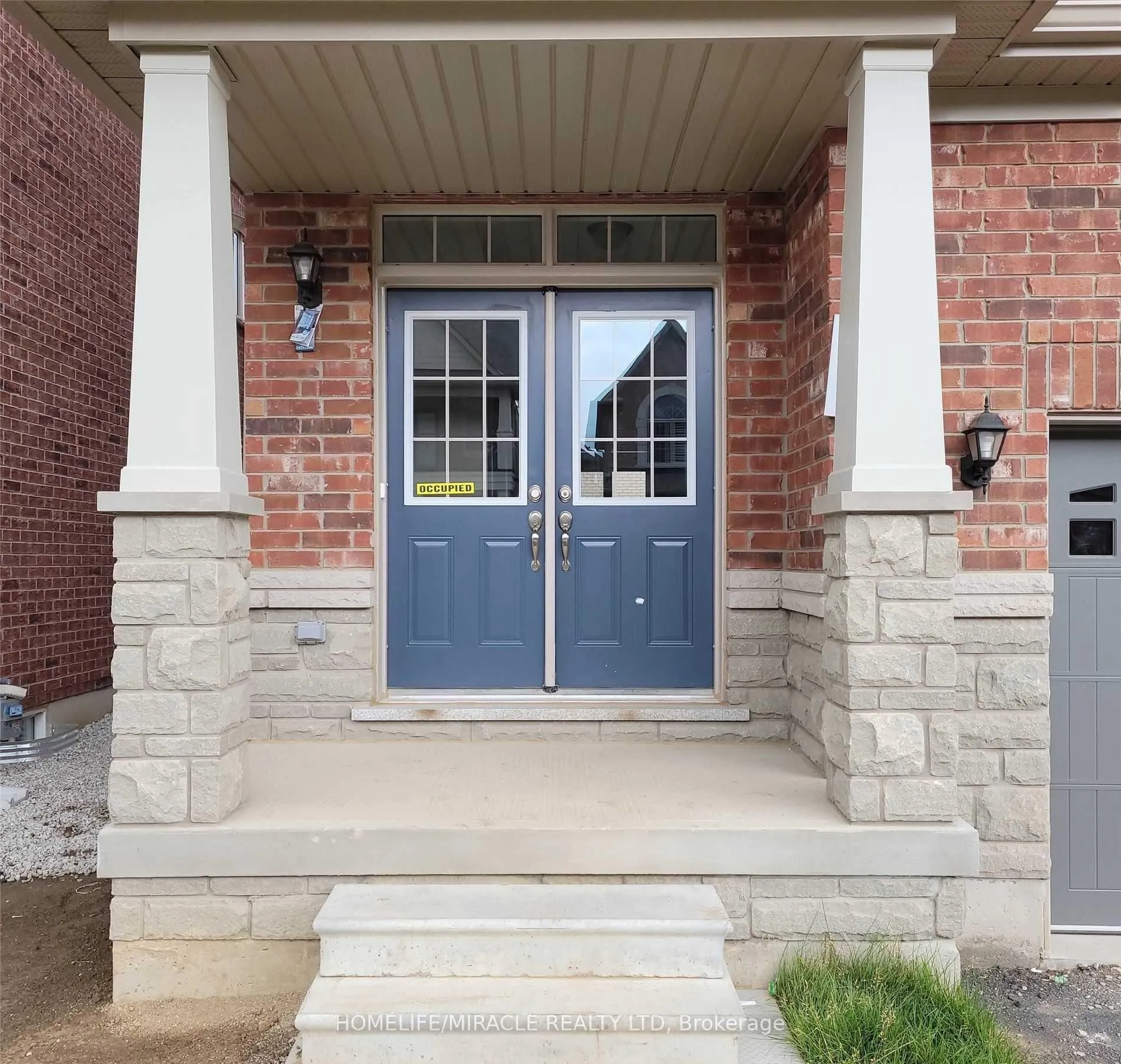Photo 3 of 113 Finegan Circle, Brampton, Northwest Brampton — HOMEH