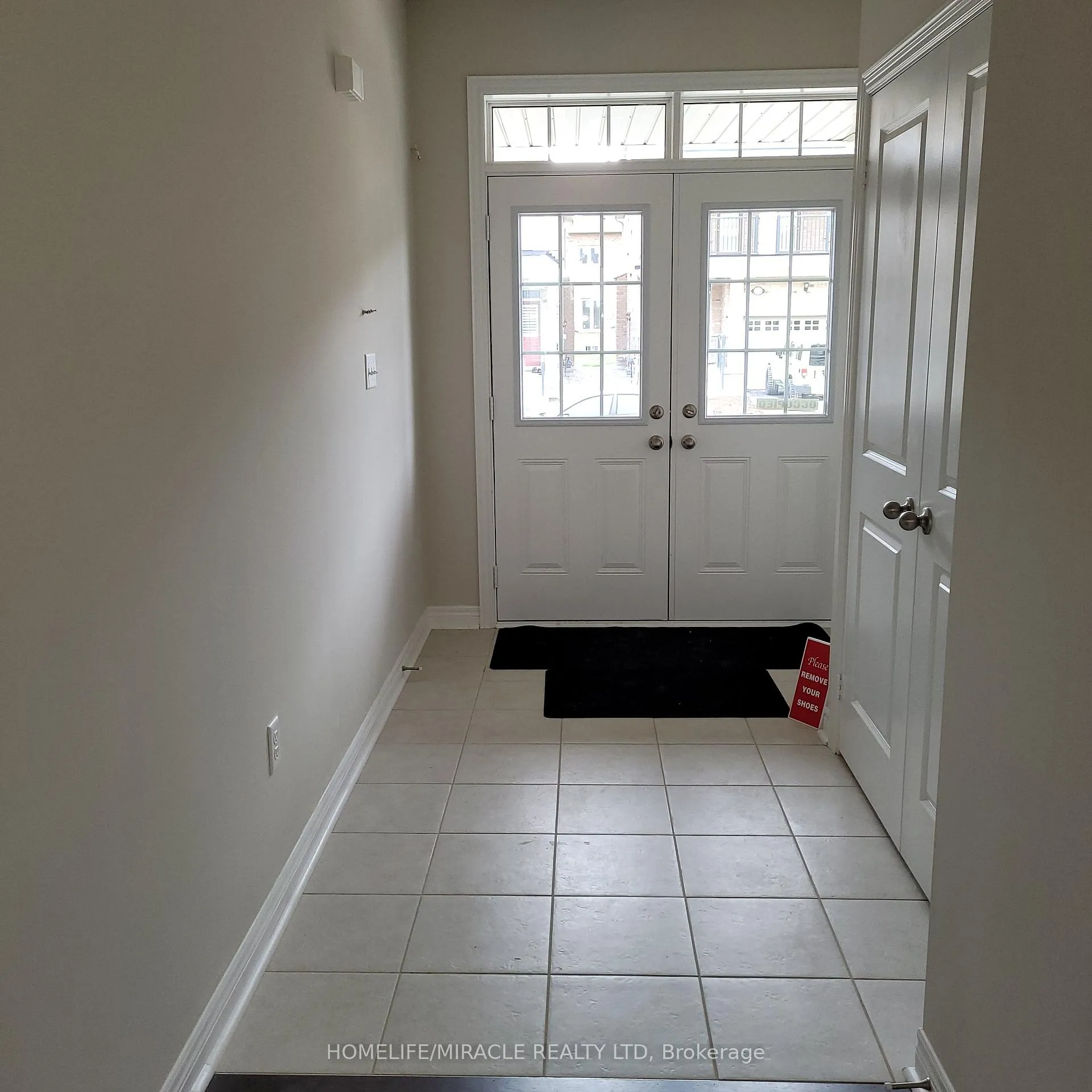 Photo 4 of 113 Finegan Circle, Brampton, Northwest Brampton — HOMEH