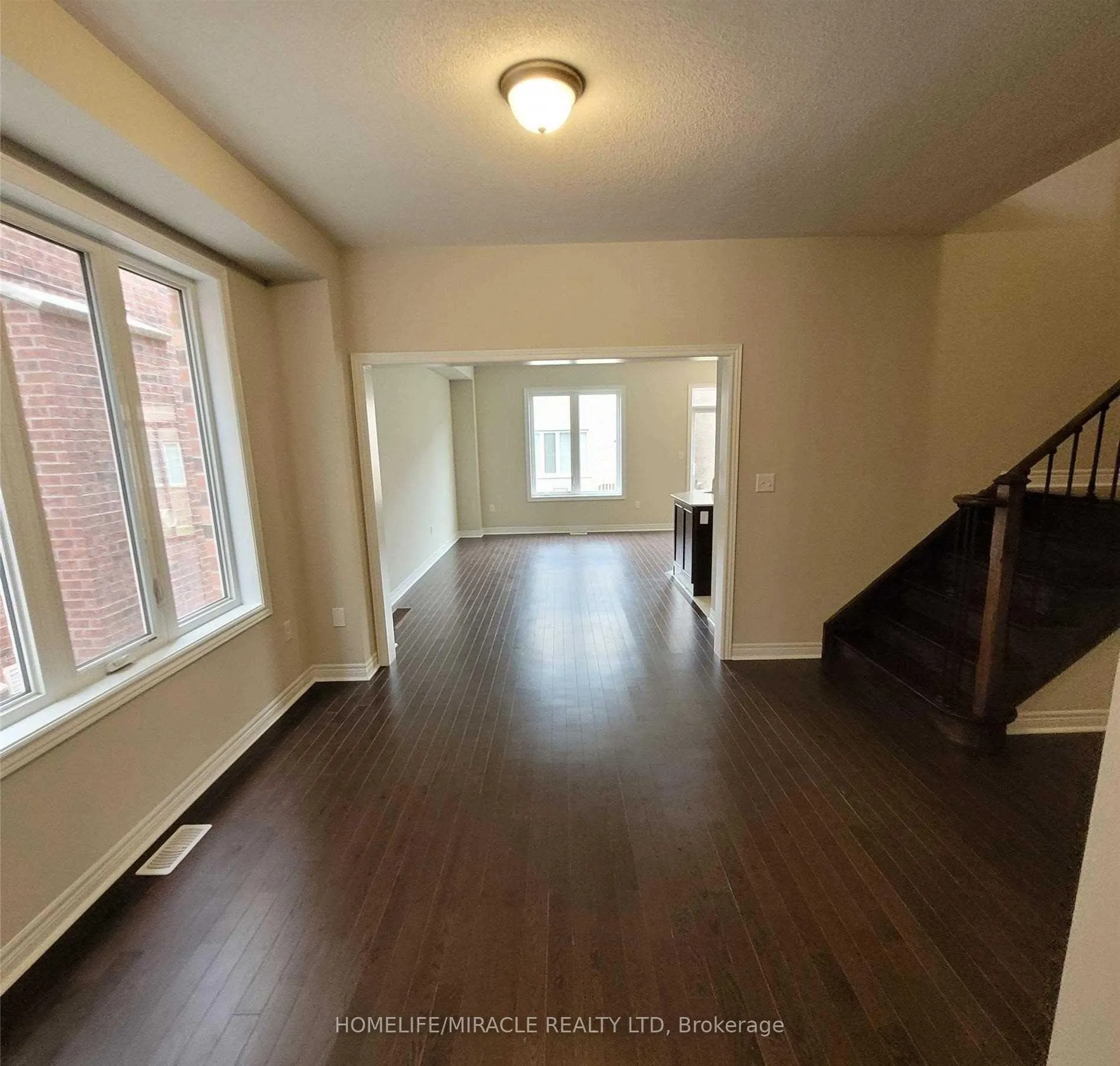 Photo 5 of 113 Finegan Circle, Brampton, Northwest Brampton — HOMEH