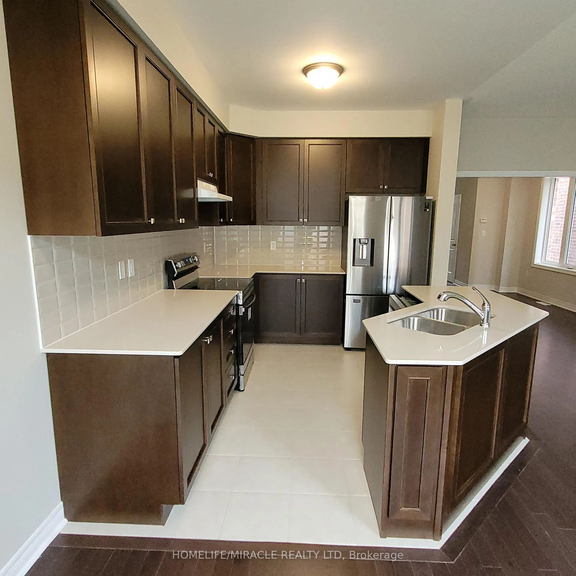 Photo 6 of 113 Finegan Circle, Brampton, Northwest Brampton — HOMEH