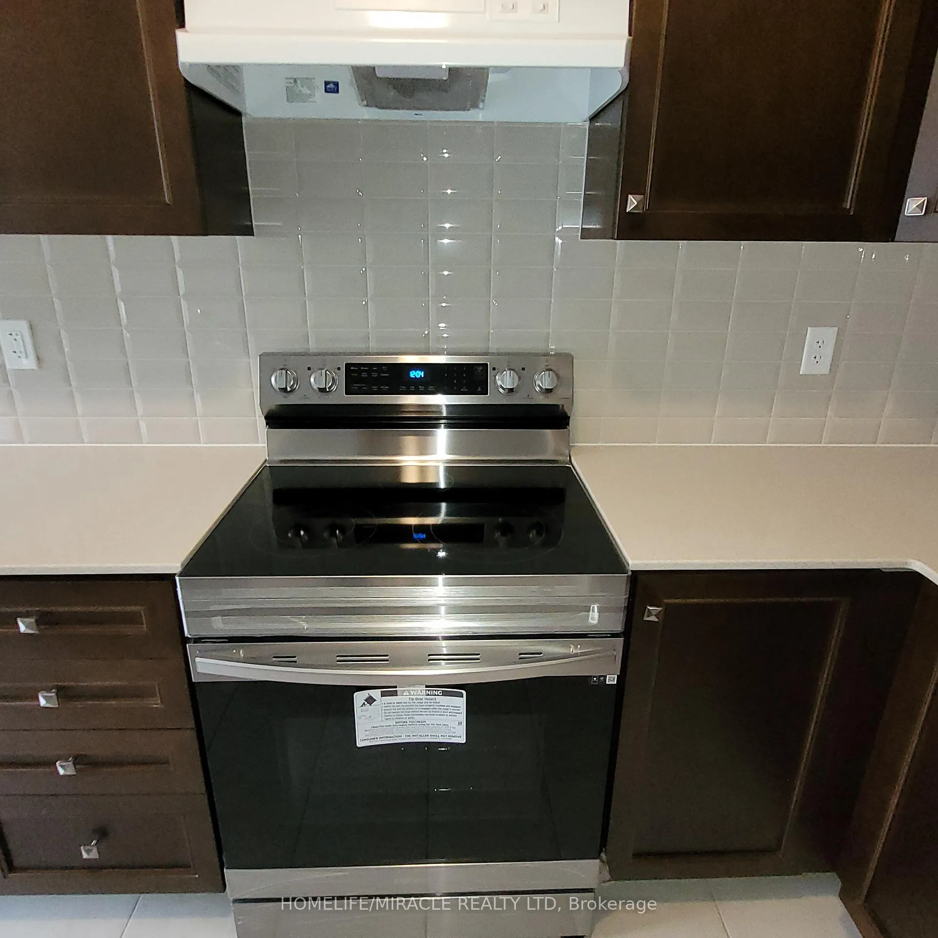 Photo 8 of 113 Finegan Circle, Brampton, Northwest Brampton — HOMEH
