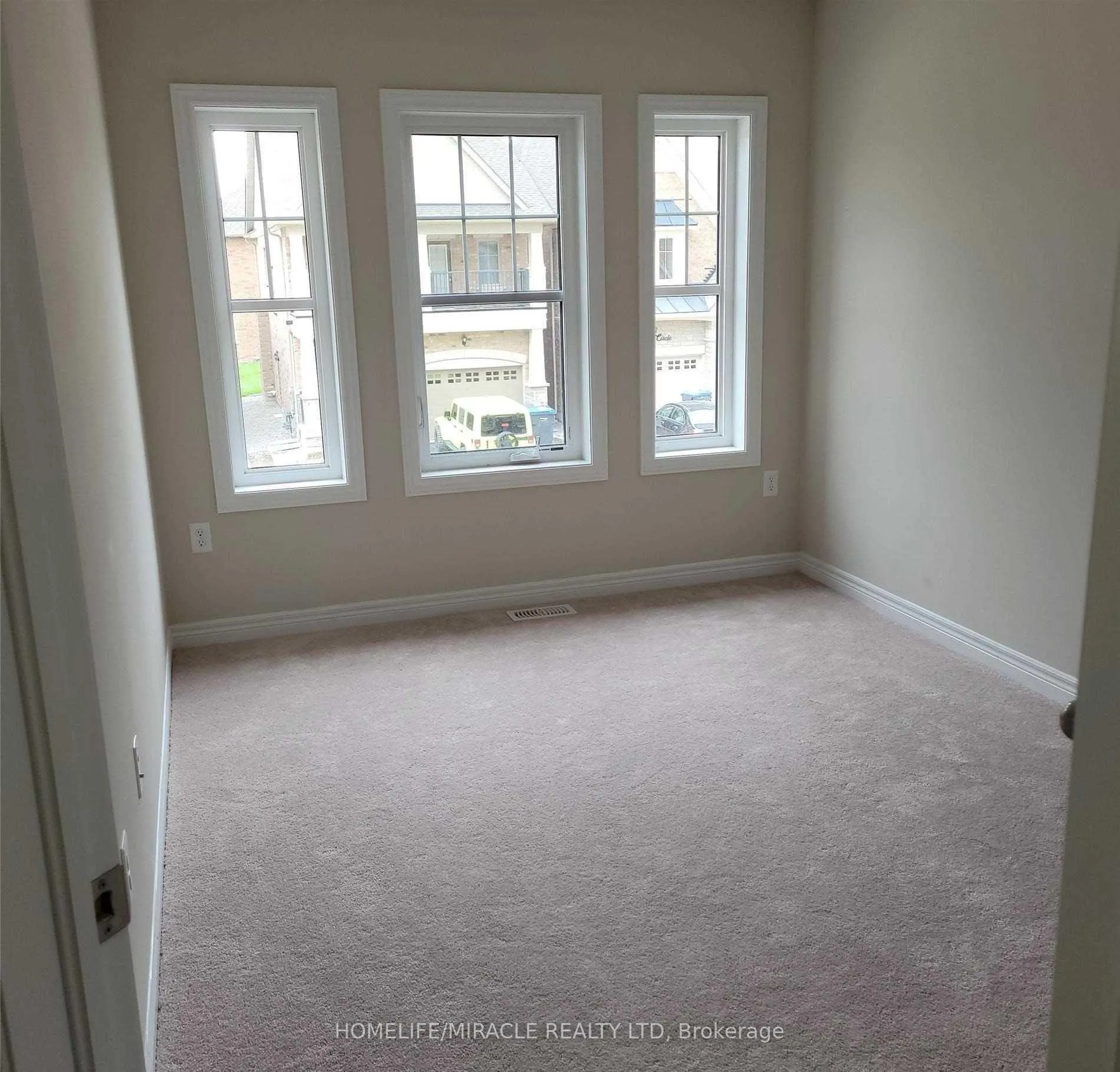 Photo 15 of 113 Finegan Circle, Brampton, Northwest Brampton — HOMEH