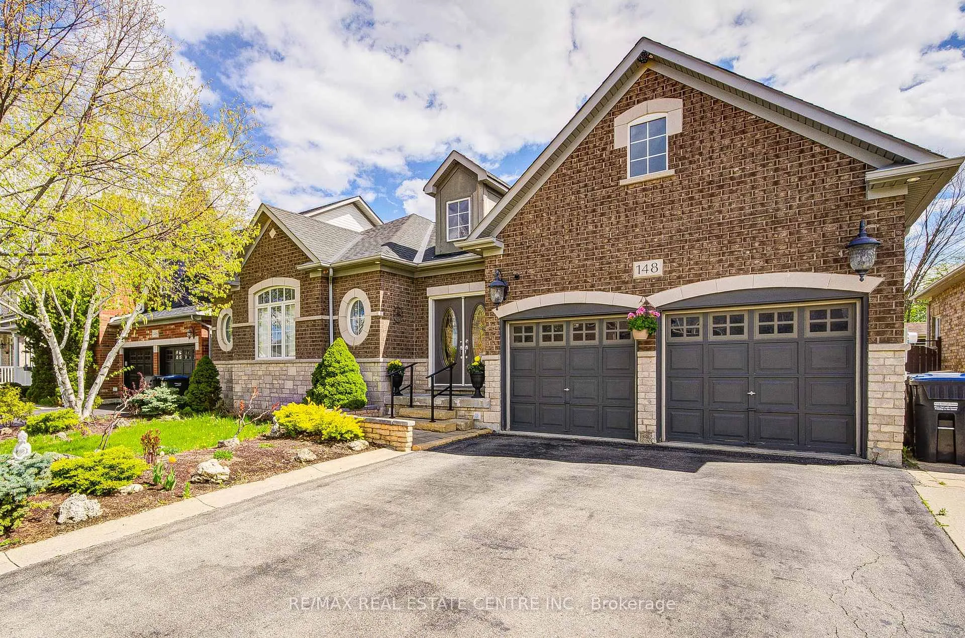 Photo 2 of 148 Bonistel Crescent, Brampton, Fletcher's Meadow — HOMEH