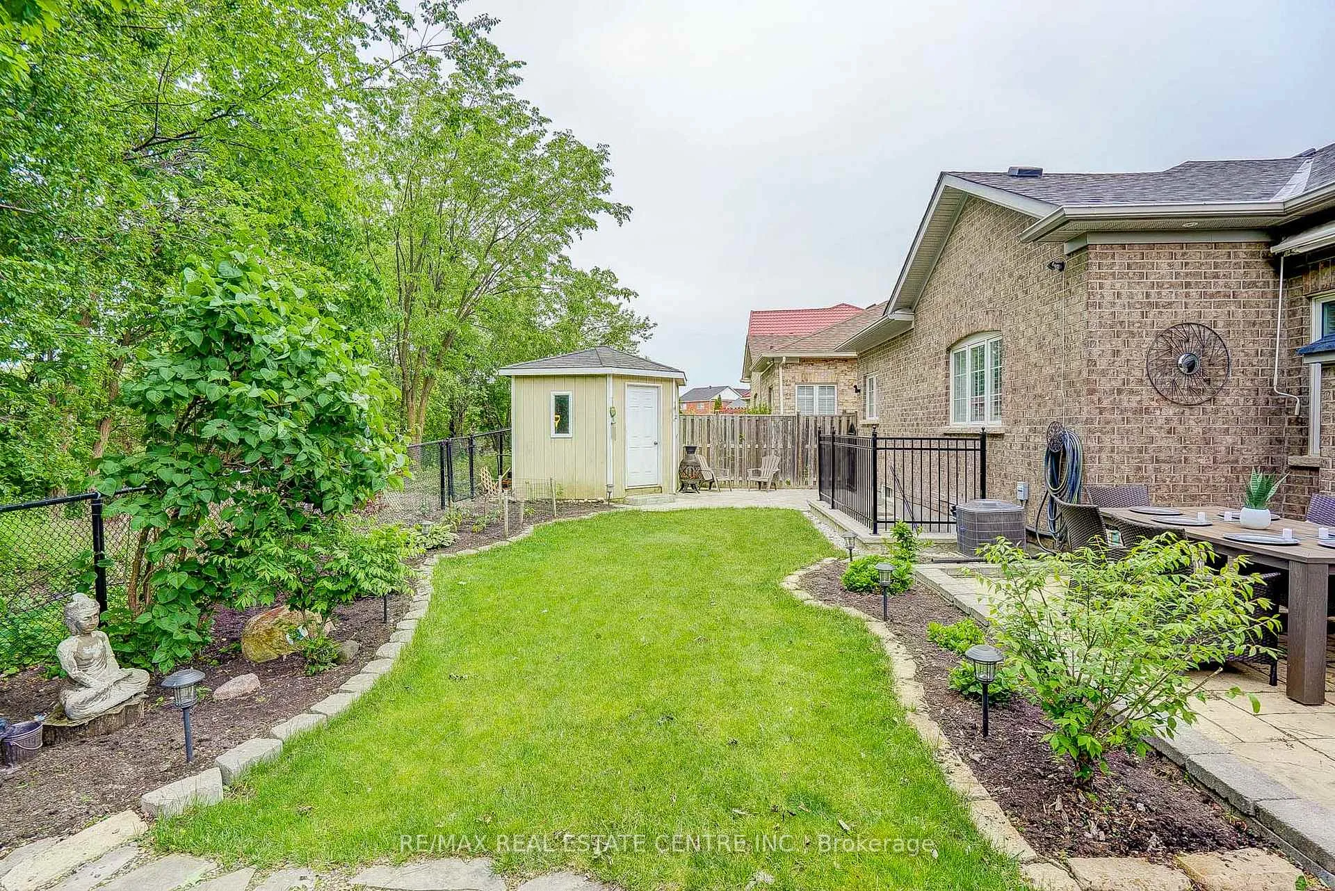 Photo 4 of 148 Bonistel Crescent, Brampton, Fletcher's Meadow — HOMEH