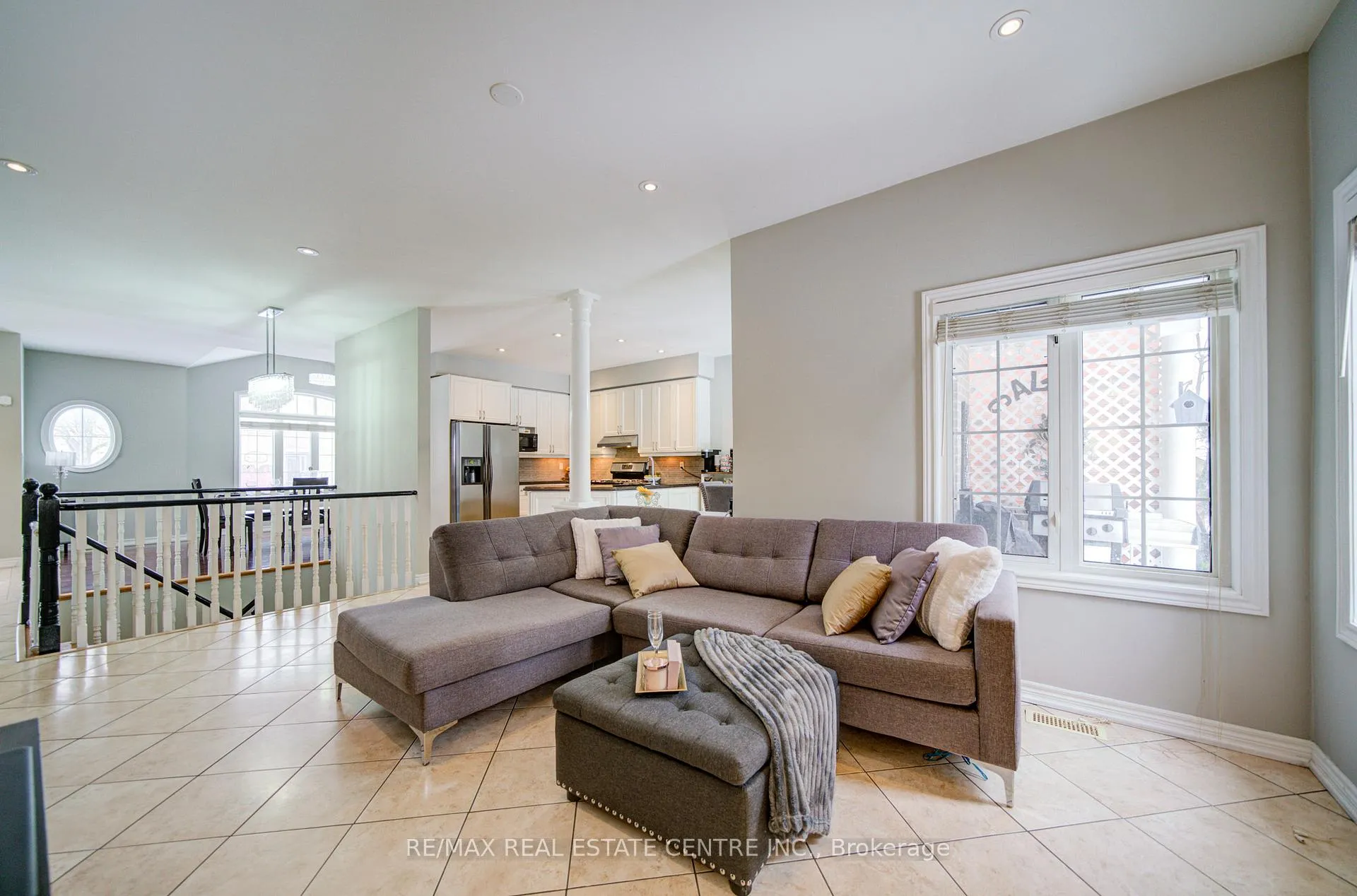Photo 8 of 148 Bonistel Crescent, Brampton, Fletcher's Meadow — HOMEH