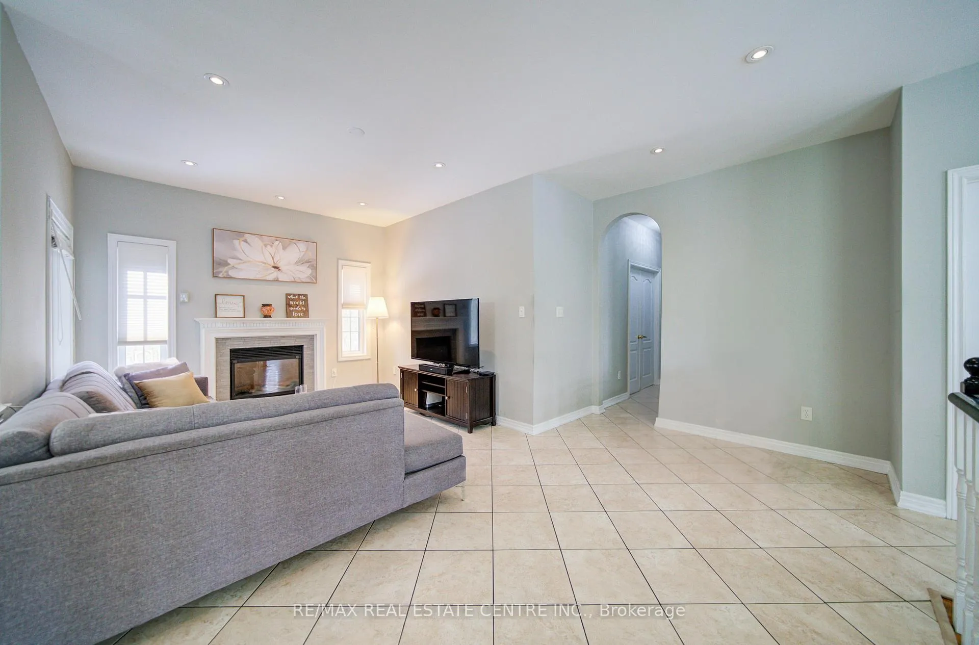 Photo 9 of 148 Bonistel Crescent, Brampton, Fletcher's Meadow — HOMEH