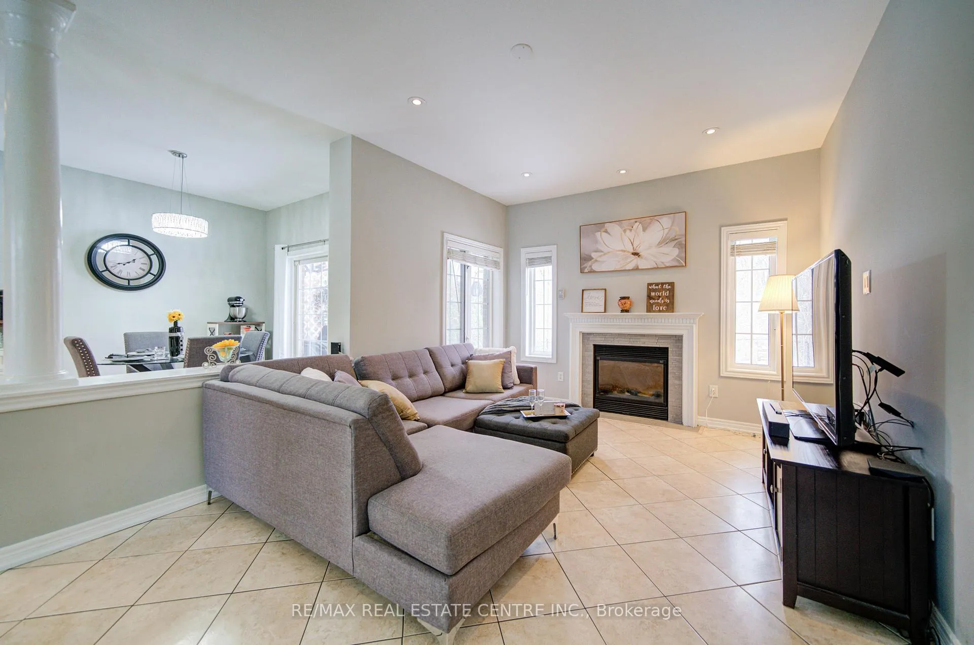 Photo 10 of 148 Bonistel Crescent, Brampton, Fletcher's Meadow — HOMEH