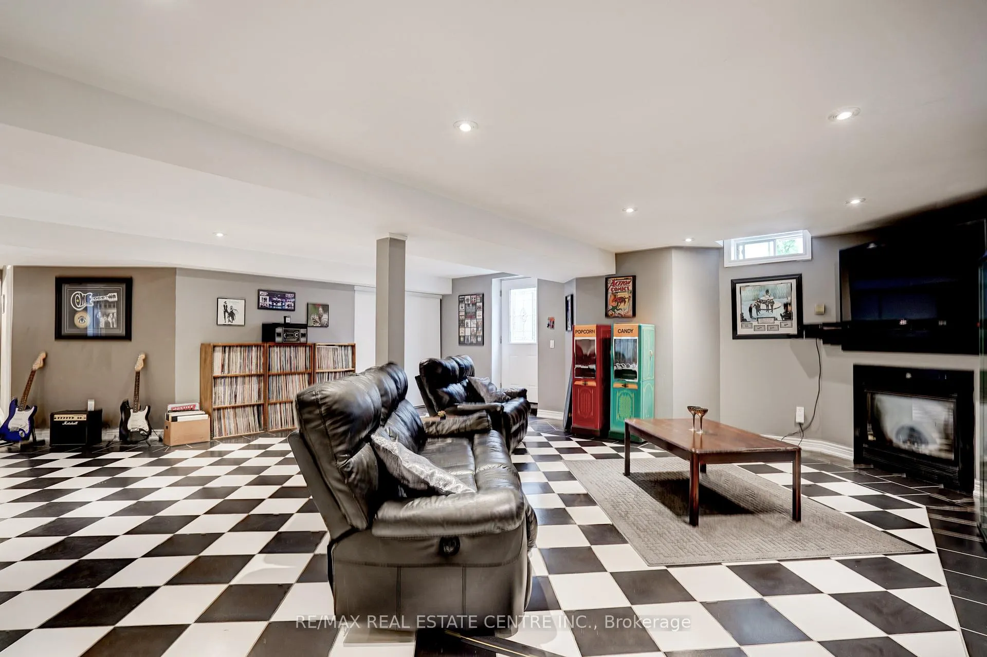 Photo 25 of 148 Bonistel Crescent, Brampton, Fletcher's Meadow — HOMEH