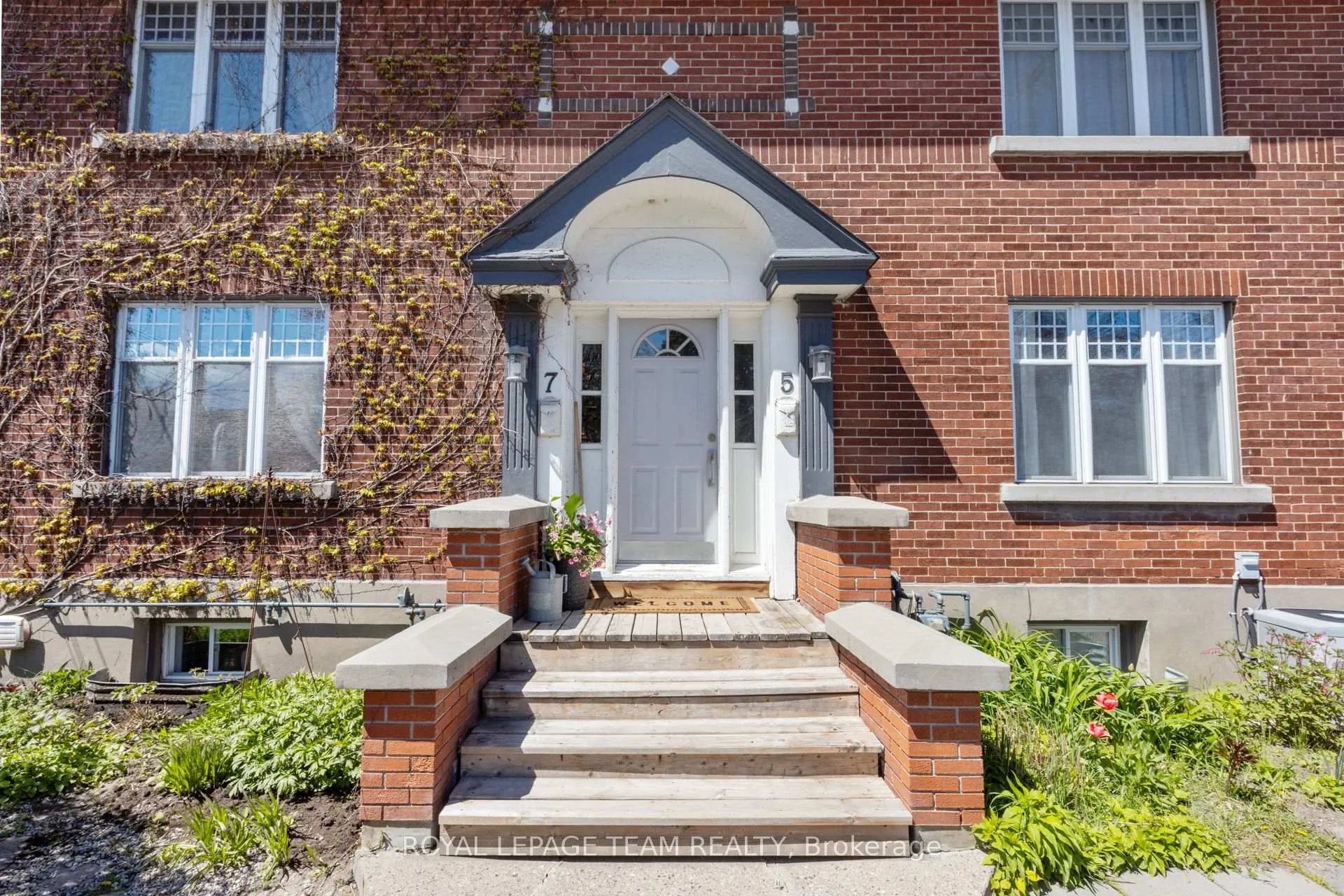 Photo 3 of 7 Edina Street, Ottawa, Ottawa West — HOMEH