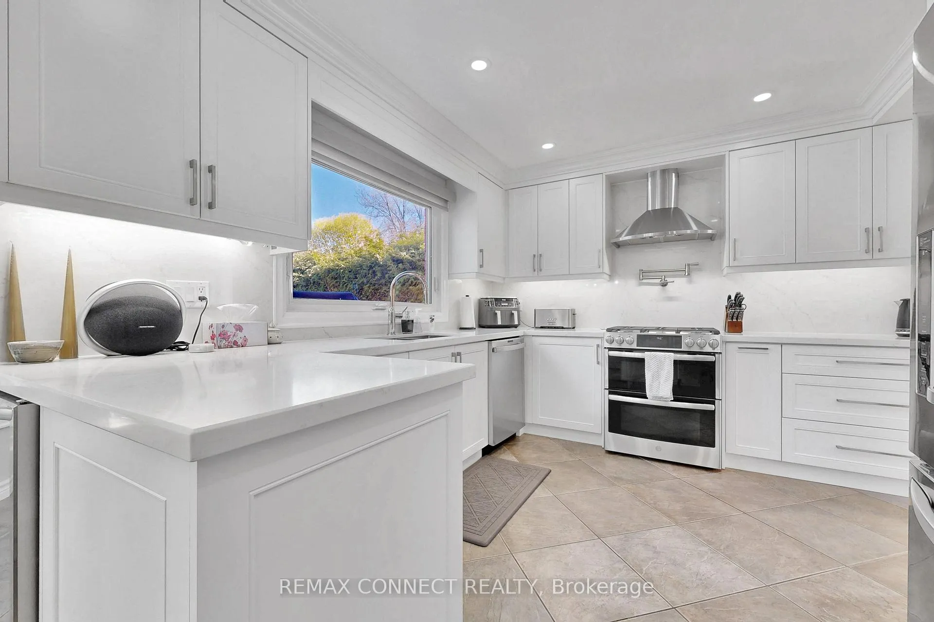 Photo 14 of 20 Goldsmith Crescent, Newmarket, Armitage — HOMEH