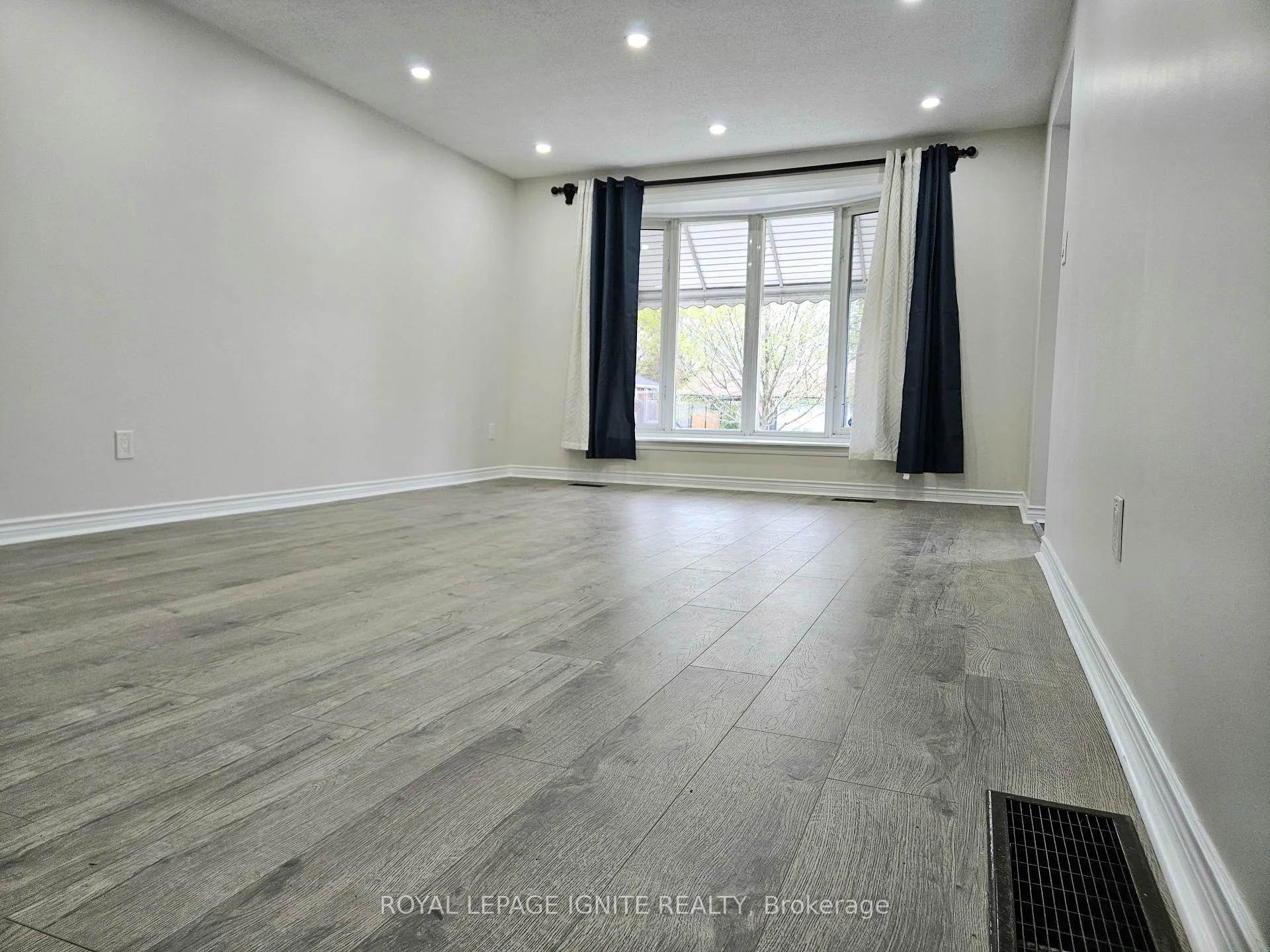 Photo 2 of Unit Main, 21 Humheller Road, Etobicoke, West Humber-Clairville — HOMEH