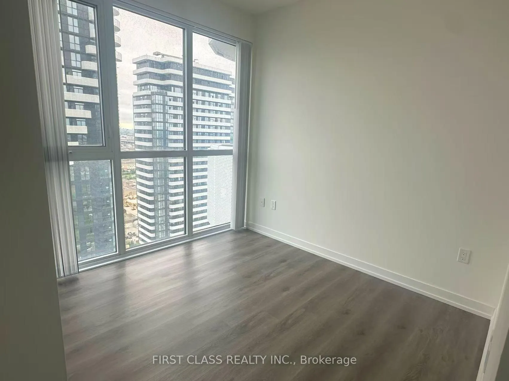 Photo 4 of Unit Unit 4012, 225 Commerce Street, Vaughan, Vaughan Corporate Centre — HOMEH