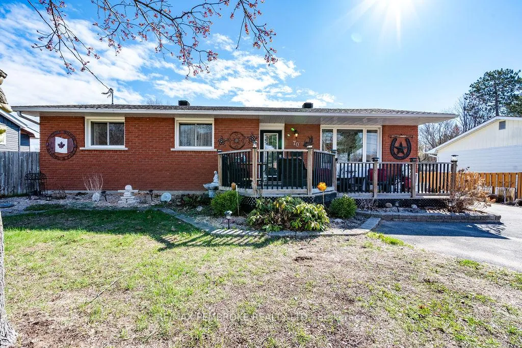 Photo 4 of 70 Selkirk Street, Petawawa — HOMEH
