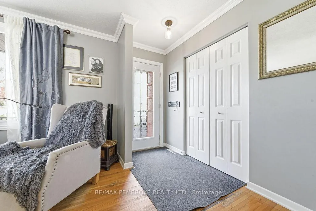 Photo 6 of 70 Selkirk Street, Petawawa — HOMEH