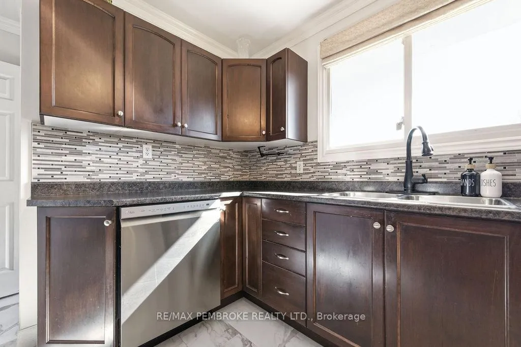 Photo 18 of 70 Selkirk Street, Petawawa — HOMEH